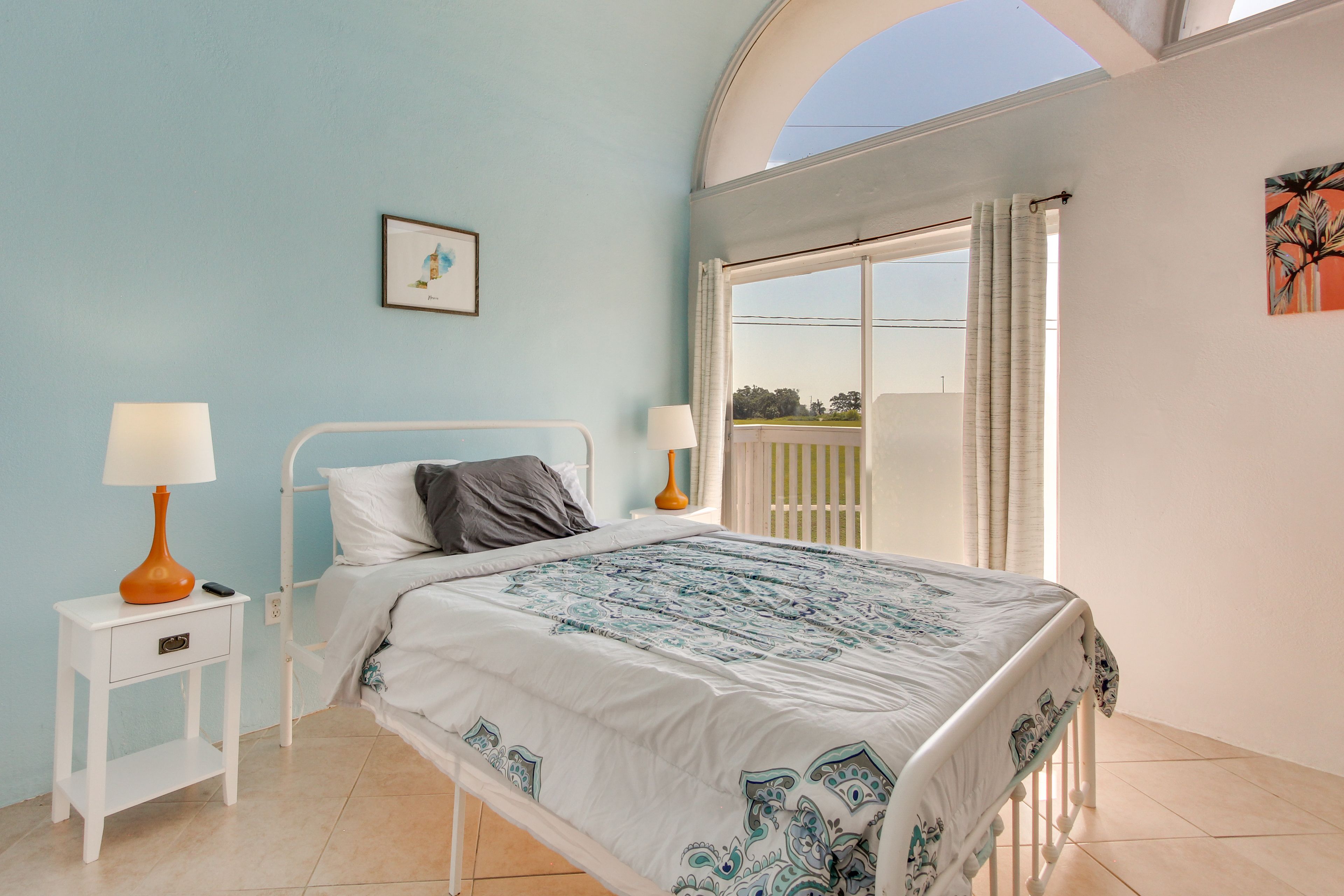 Bedroom 2 | Queen Bed | Smart TV | 2nd Floor