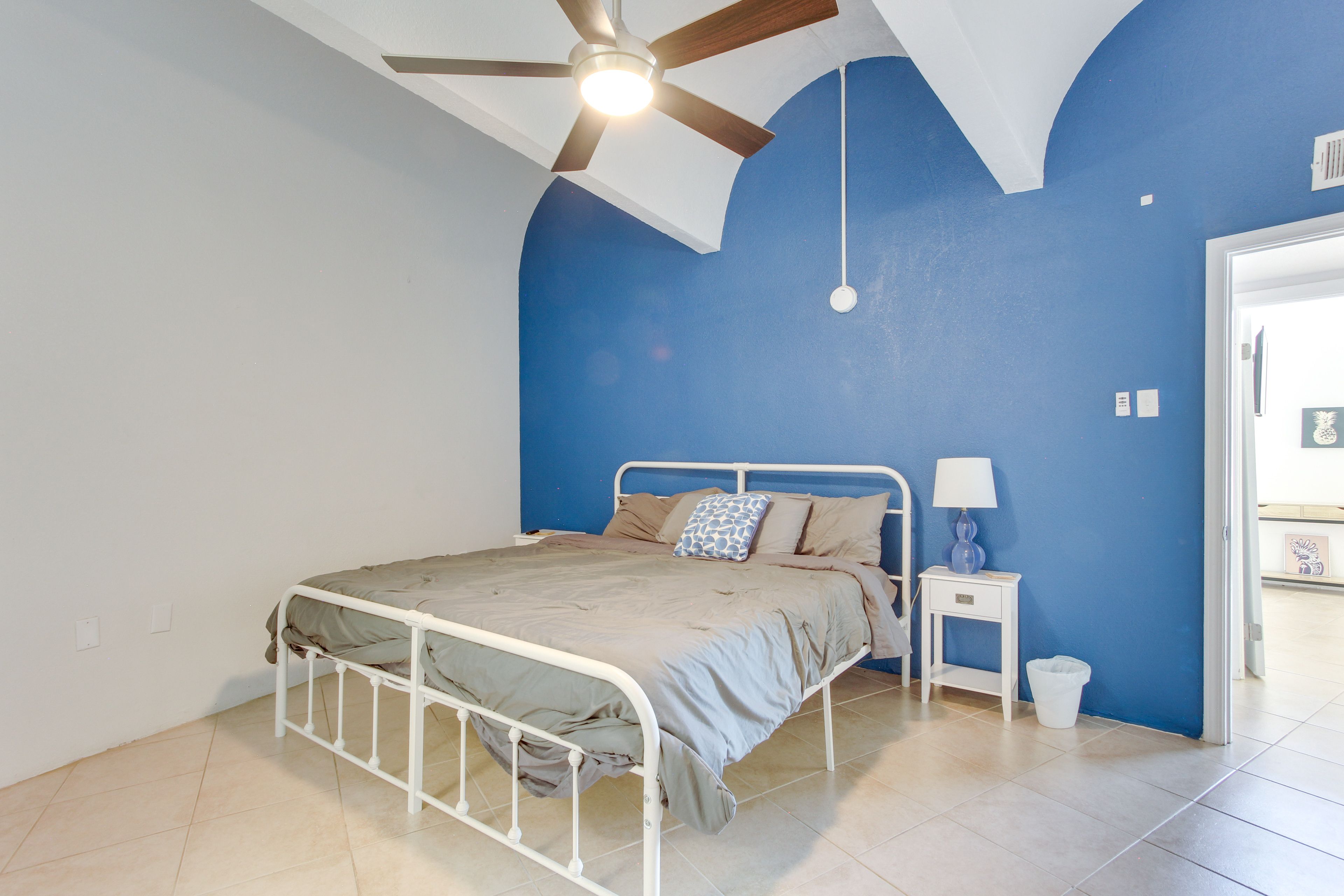 Bedroom 1 | King Bed | Smart TV | 2nd Floor