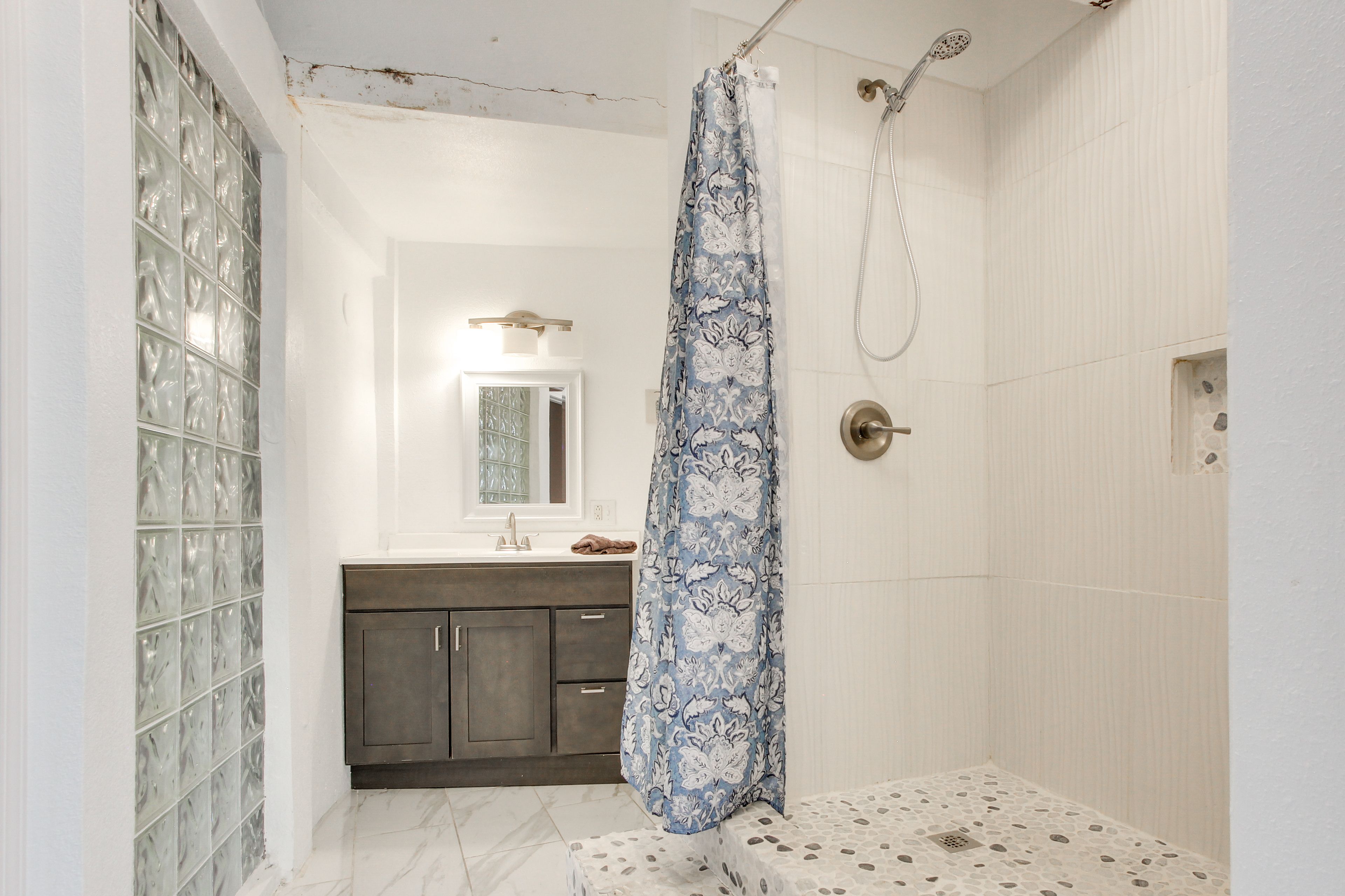 En-Suite Bathroom | Towels Provided | 2nd Floor