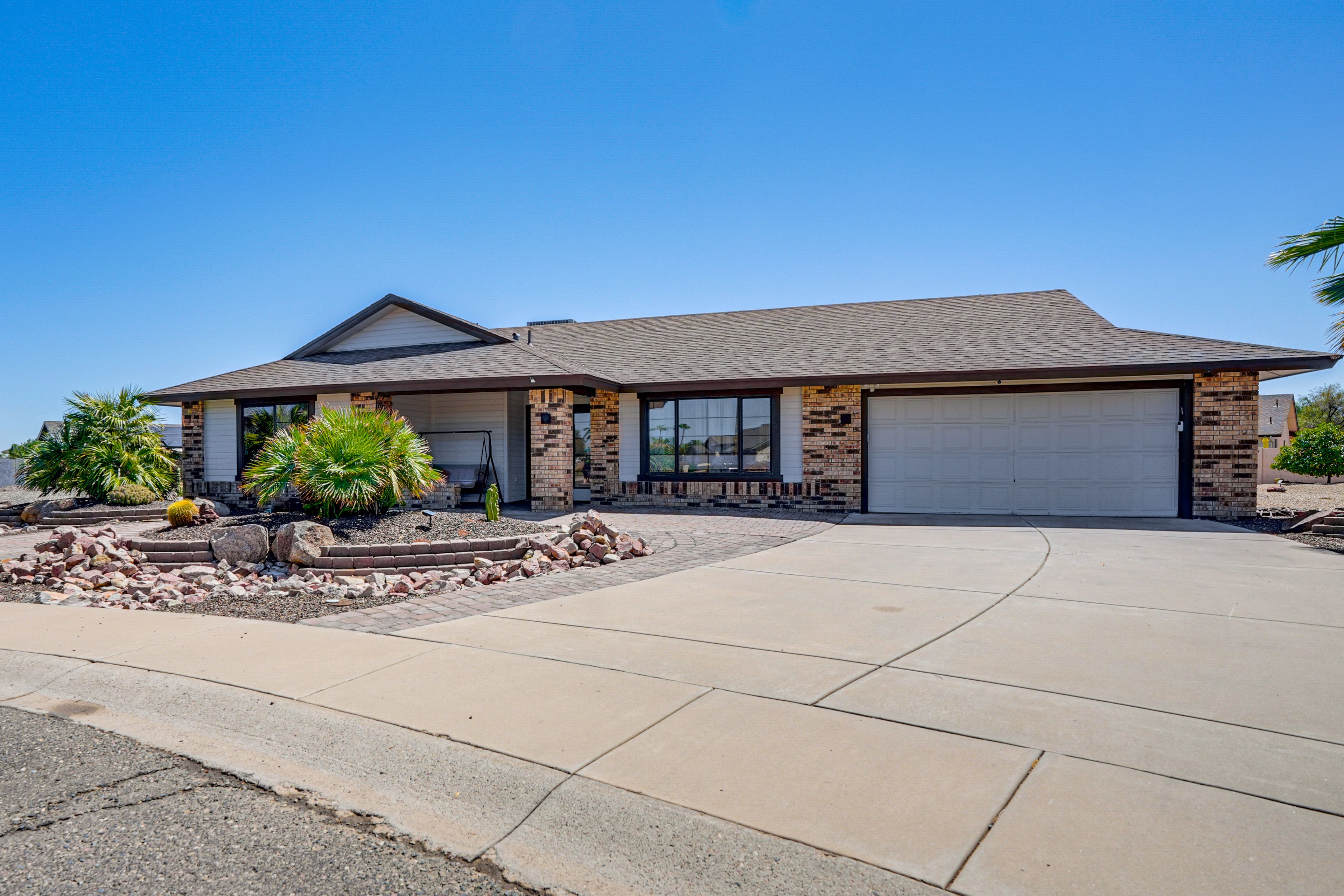 Parking | Garage (2 Vehicles) | Driveway (2 Vehicles)