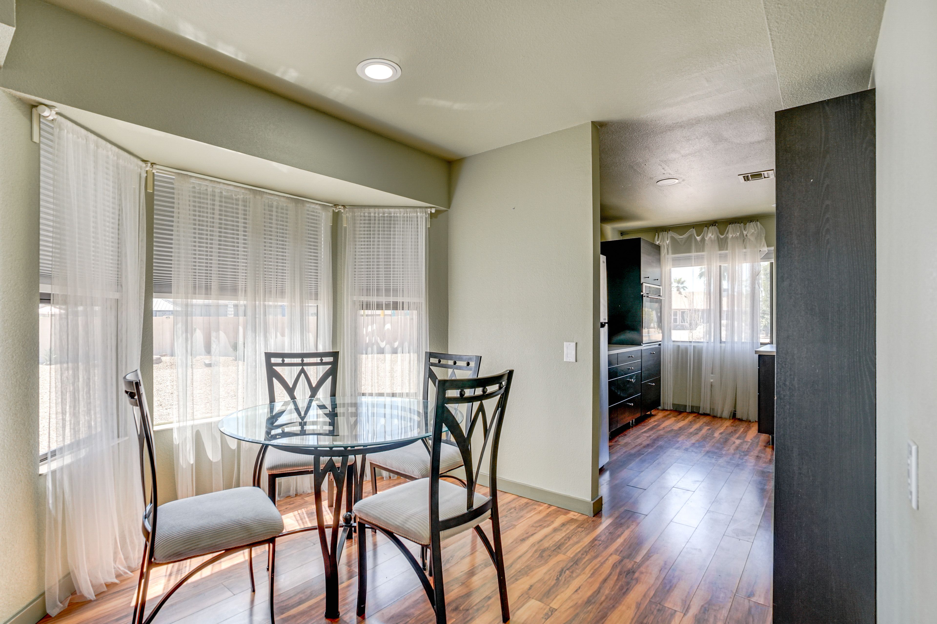 Additional Dining Area | Dining Table