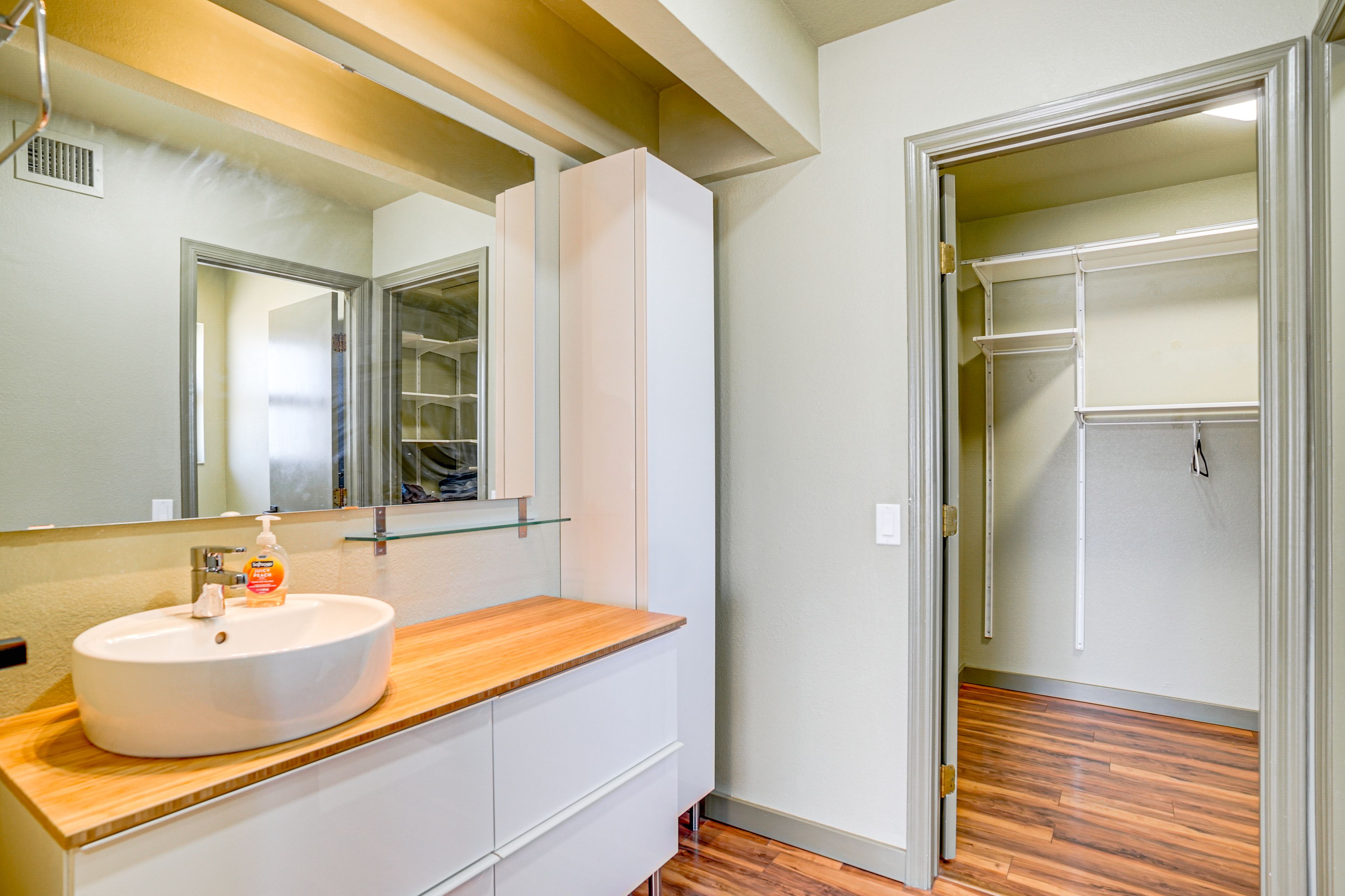 Full Bathroom | Complimentary Toiletries | Towels Provided