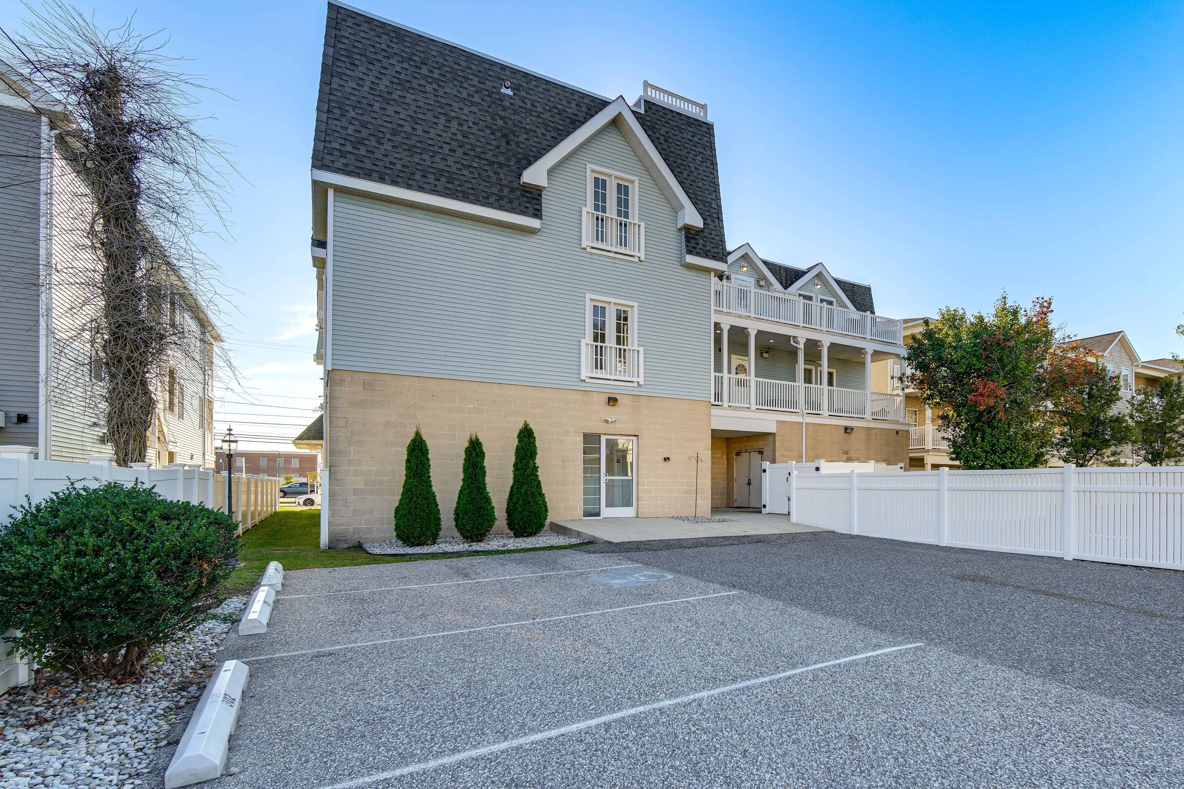 Building Exterior | 3rd-Floor Unit