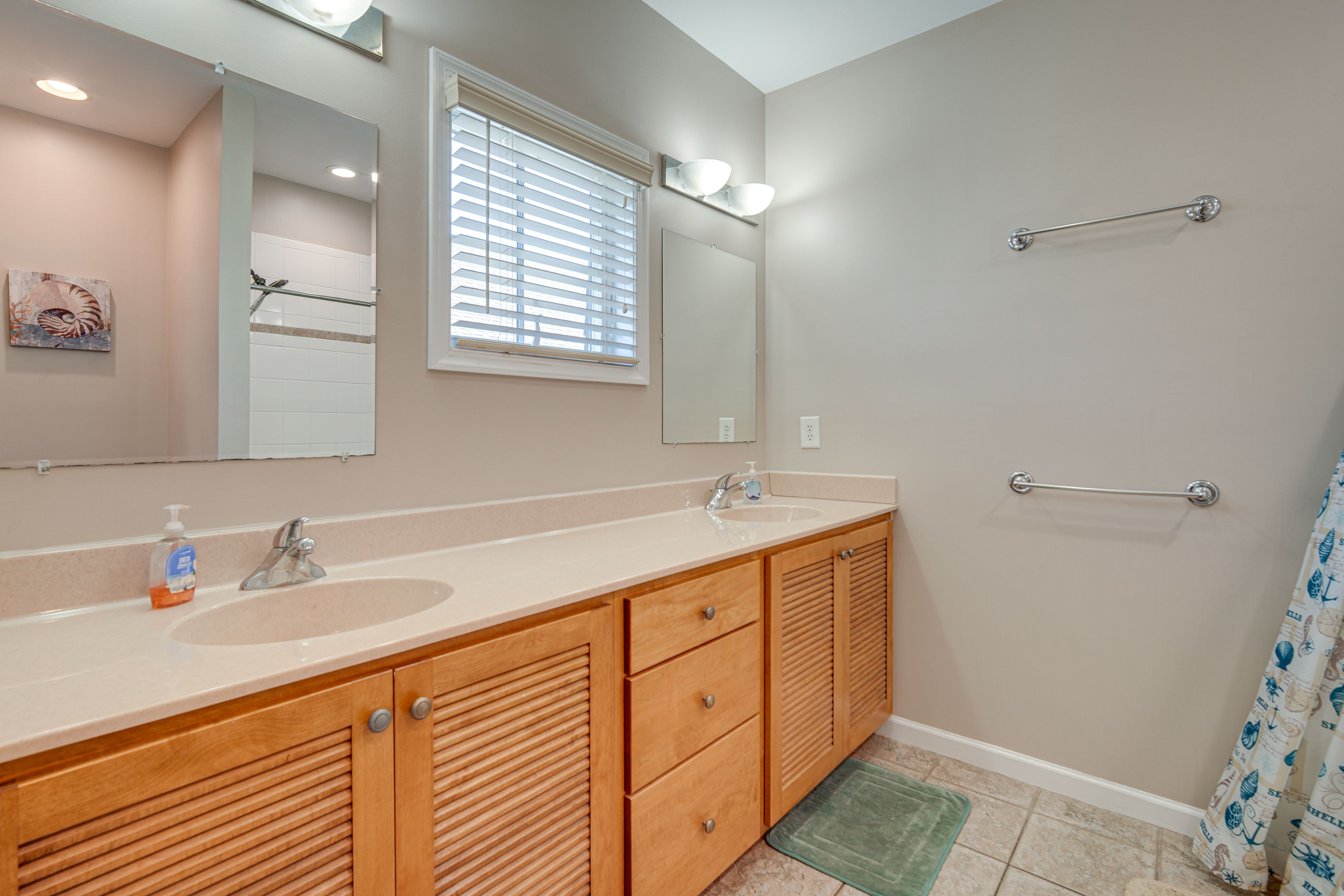 En-Suite Bathroom | Towels Provided