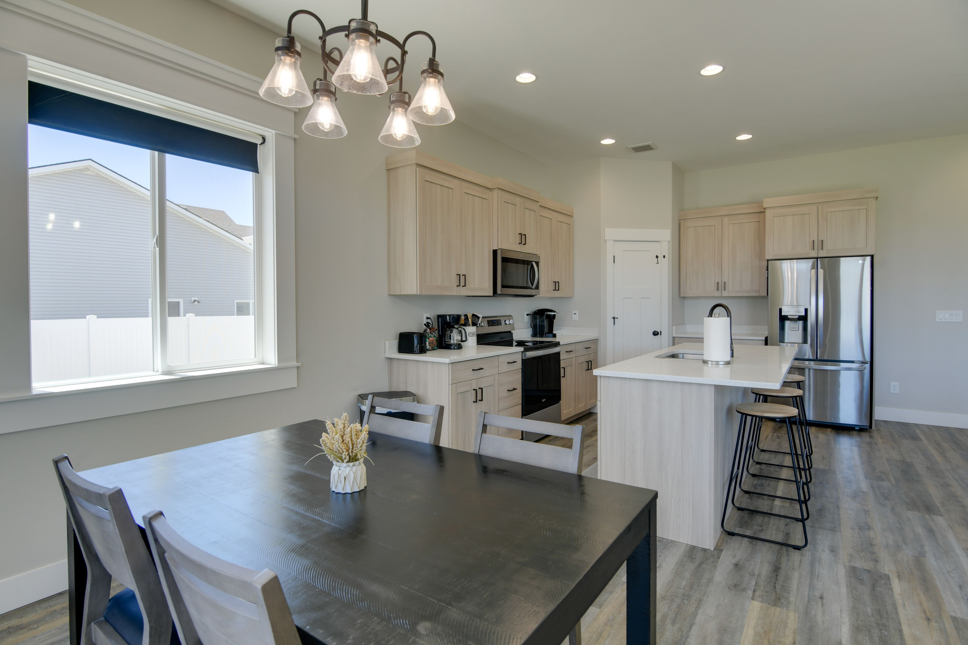Dining Areas | Well-Equipped Kitchen