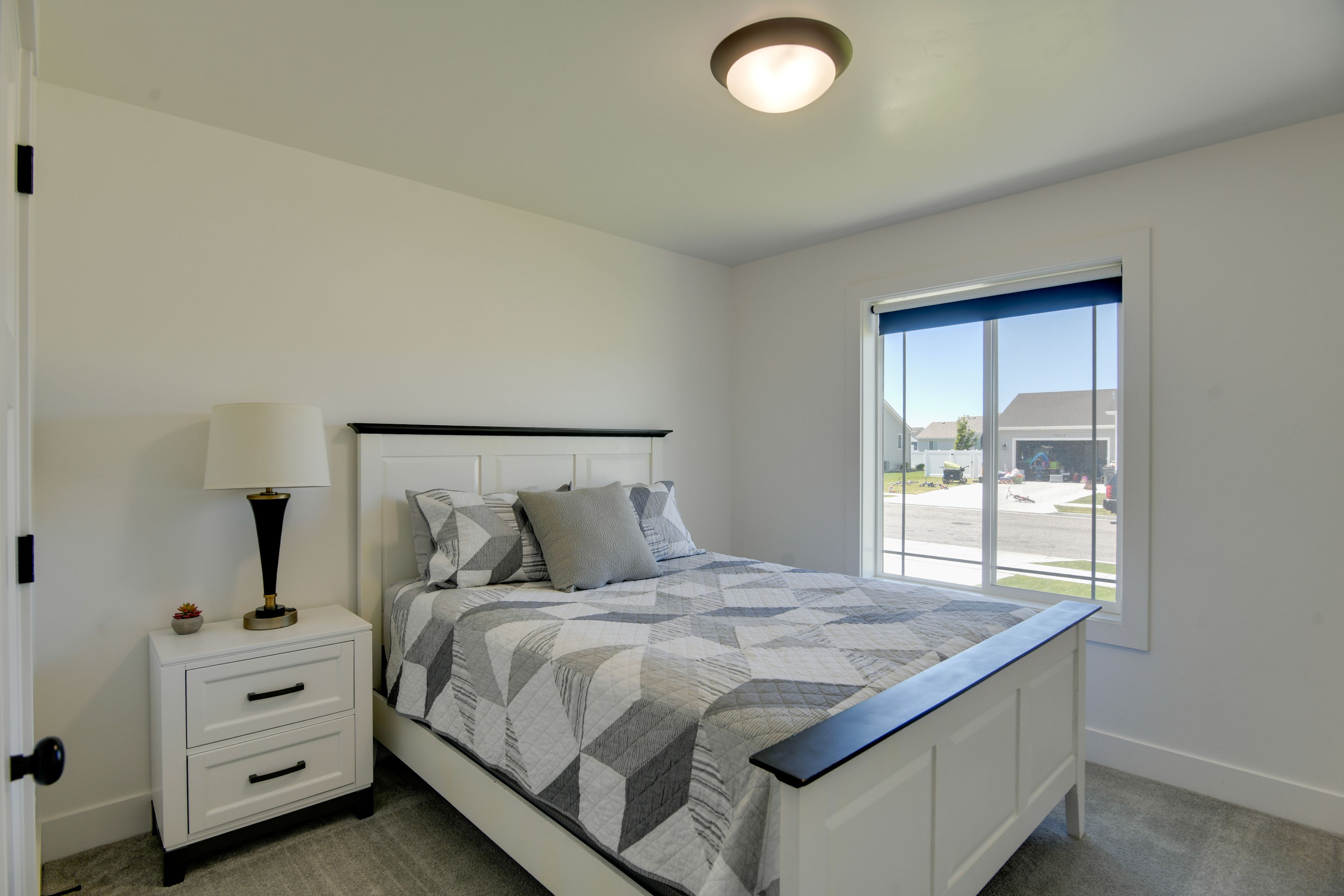 Bedroom 2 | Queen Bed | Main Floor