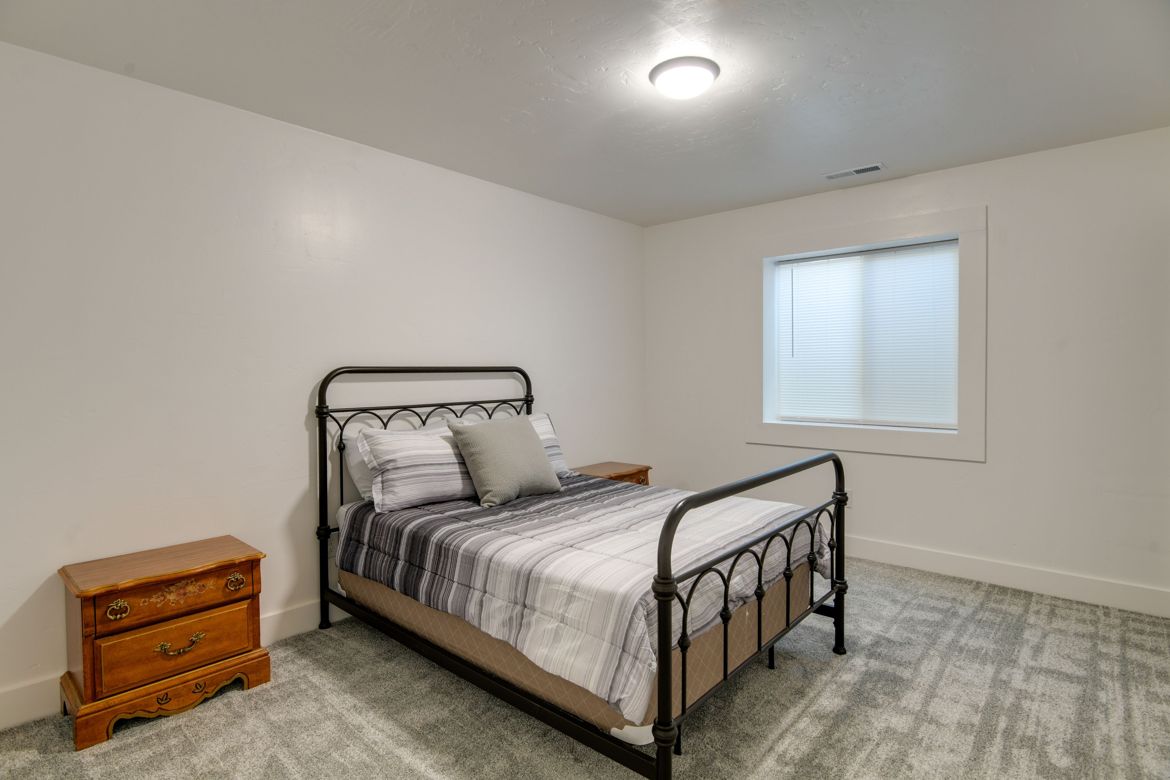 Bedroom 5 | Full Bed | Lower Floor