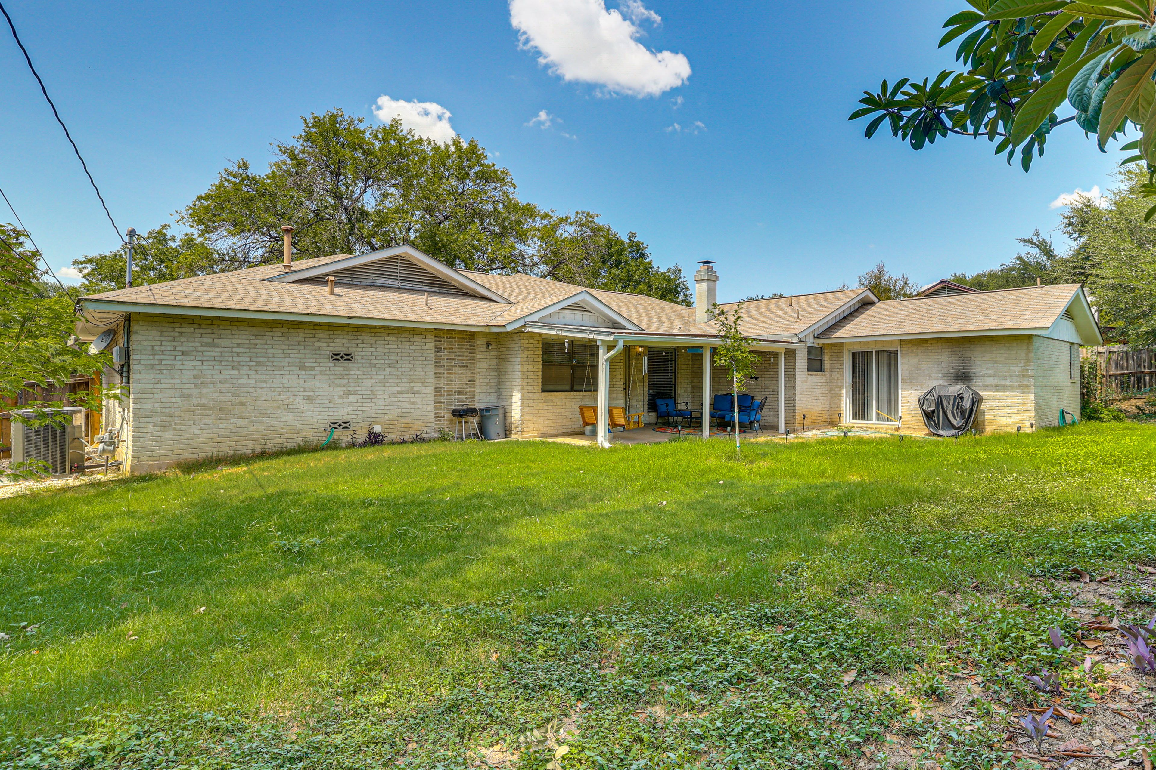 Fenced Backyard | 12 Mi to Downtown