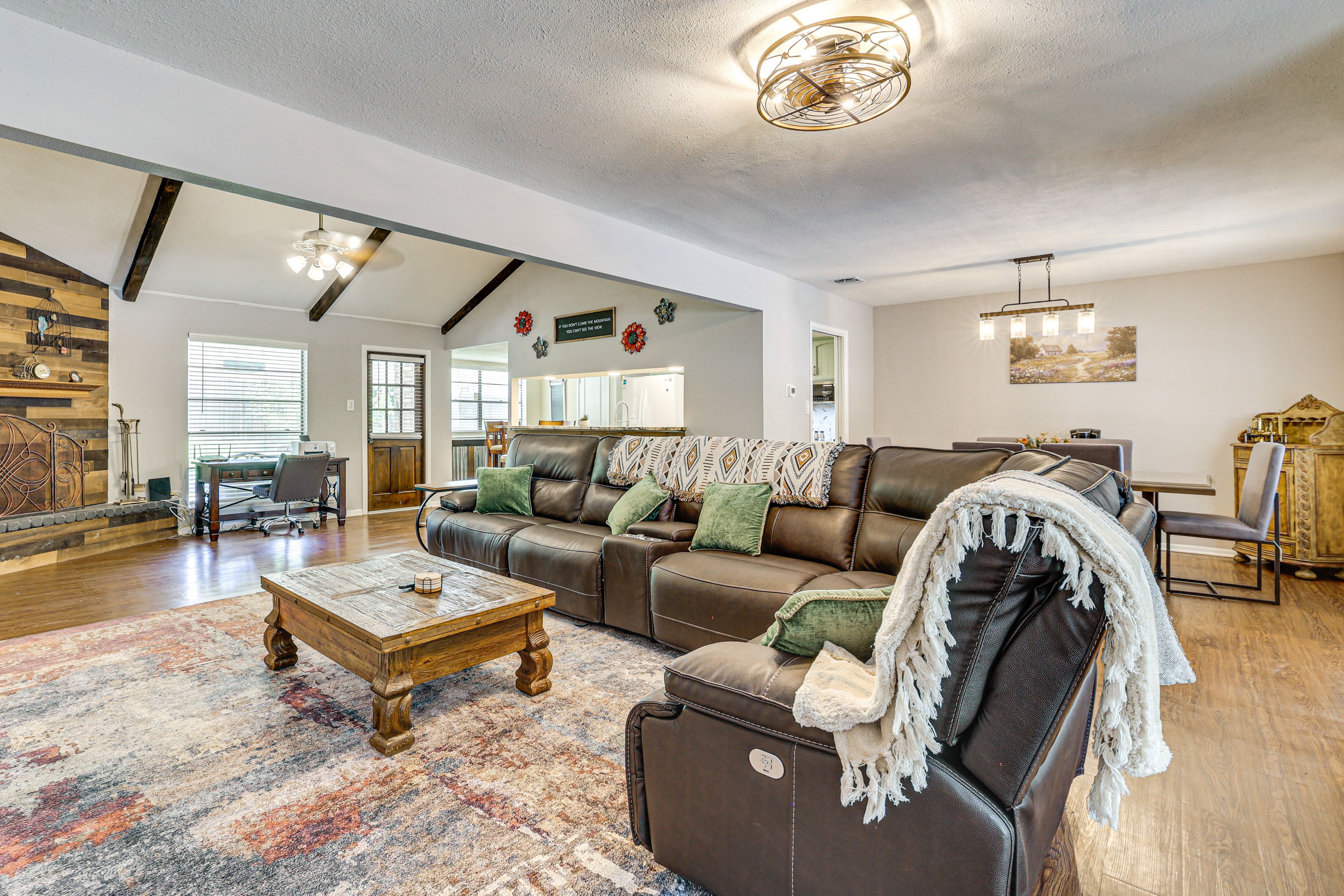 Living Room | Reclining Sectional | Smart TV | Free WiFi