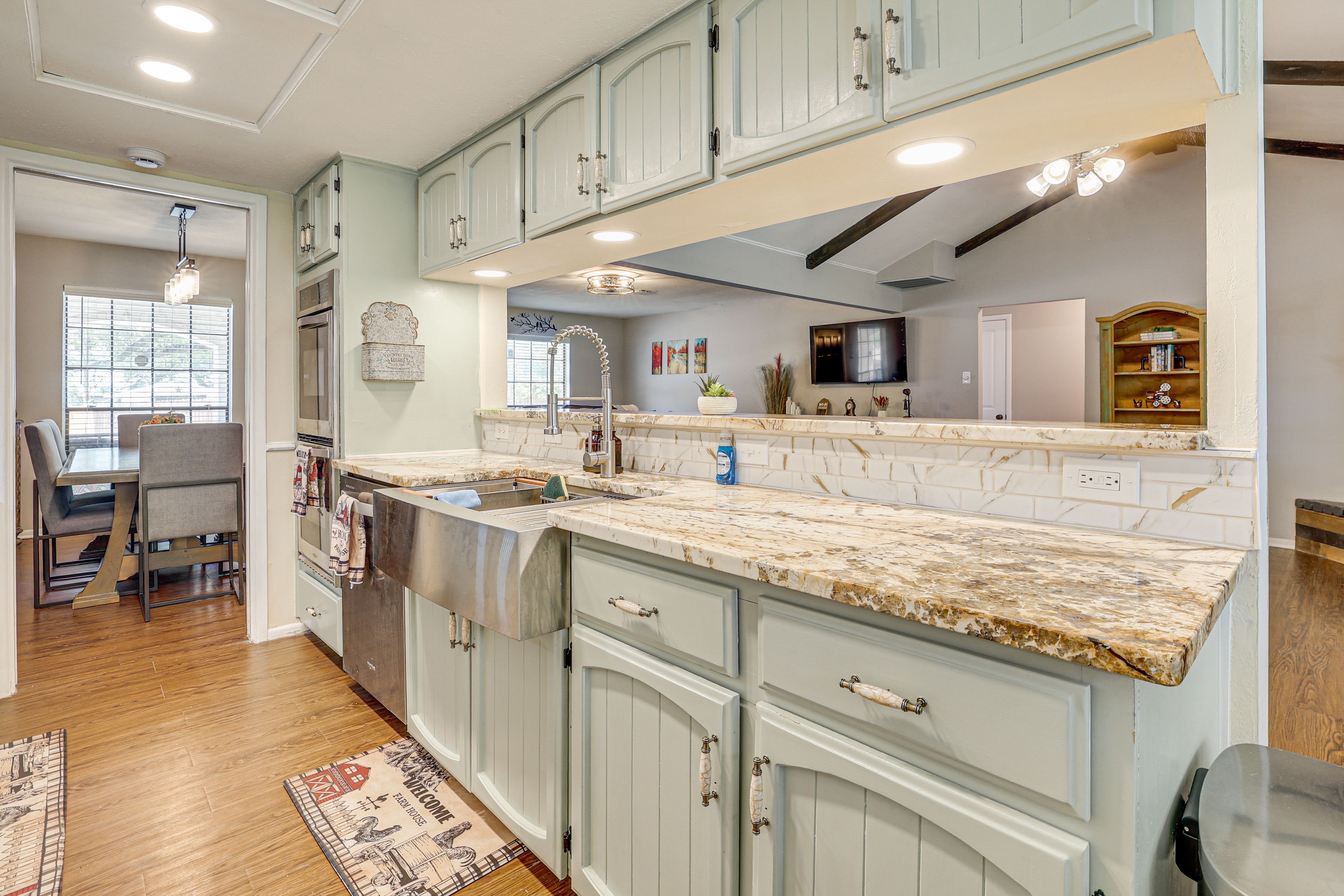 Kitchen | Keurig Coffee Maker | Toaster | Blender | Cooking Basics