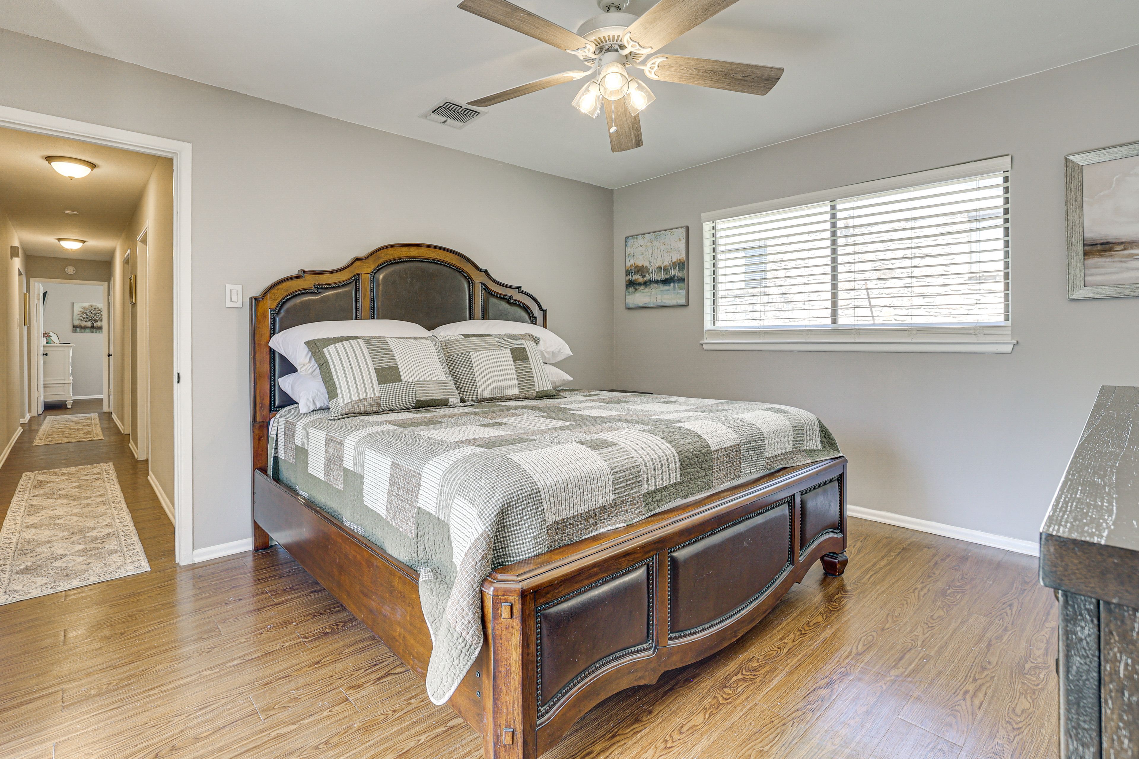 Bedroom 1 | King Bed | Smart TV | Linens Provided