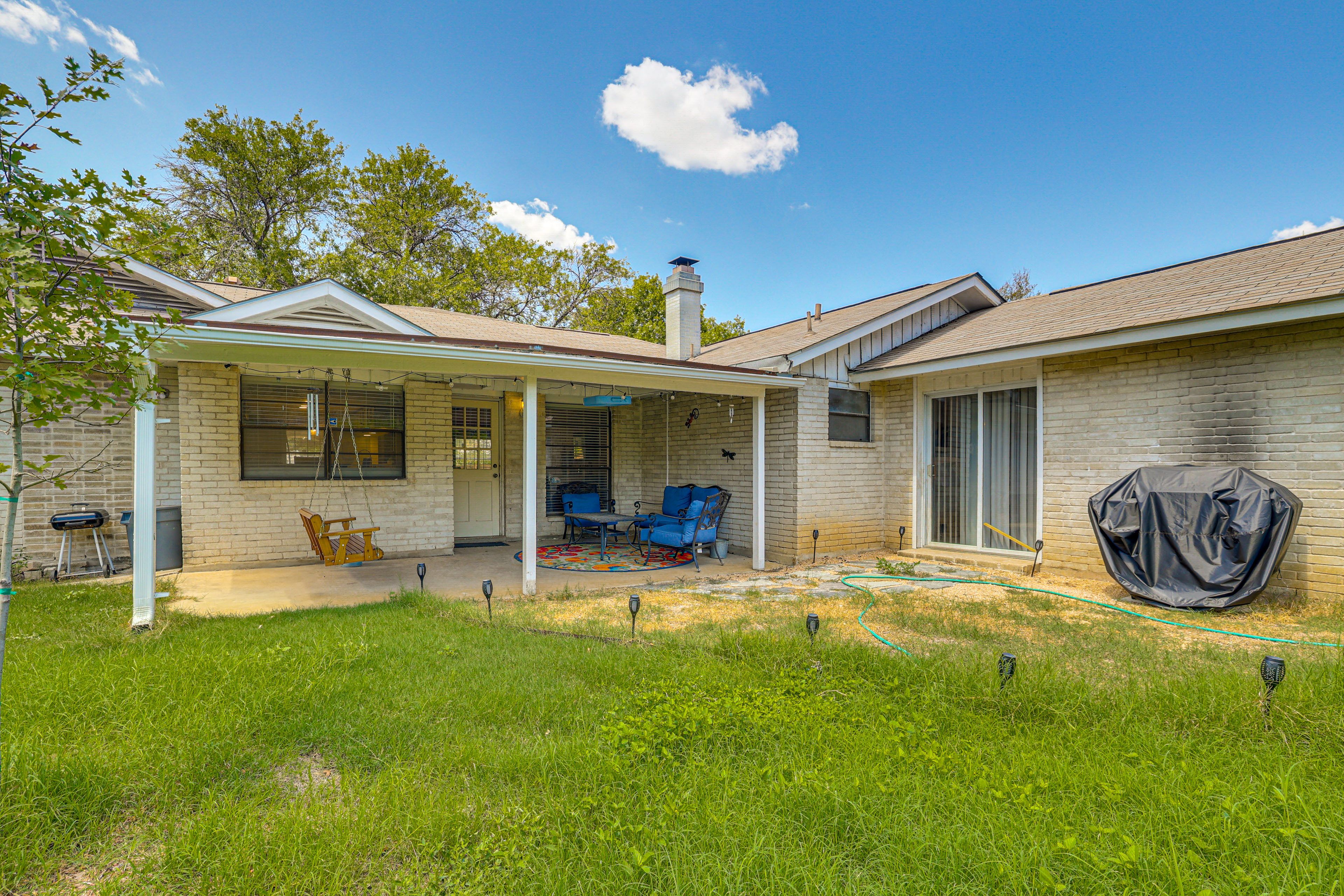 Fenced Backyard | Gas & Charcoal Grills
