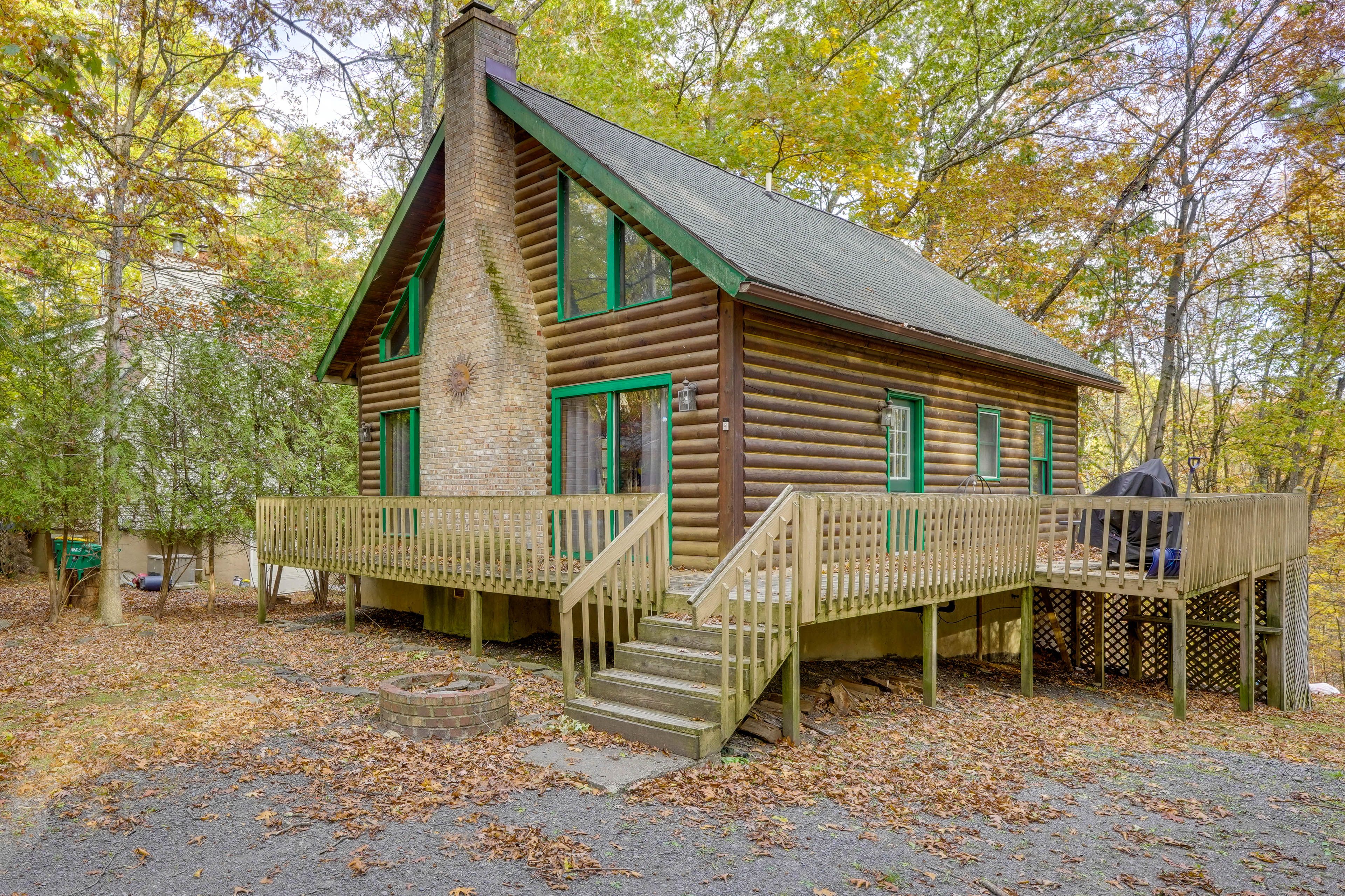 East Stroudsburg Vacation Rental | 3BR | 2BA | Steps Required | 2,000 Sq Ft