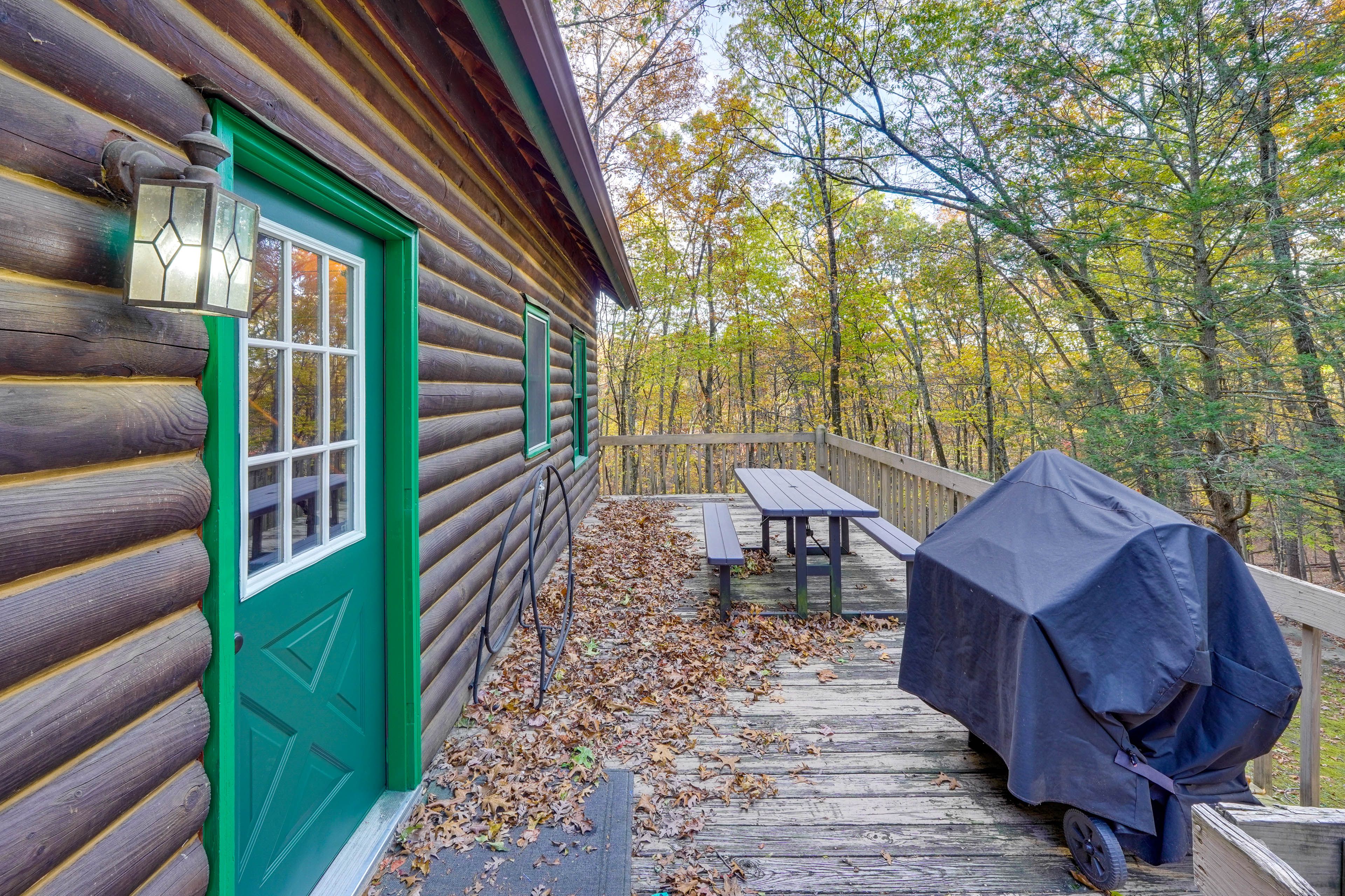 Private Deck | Grill | Outdoor Dining