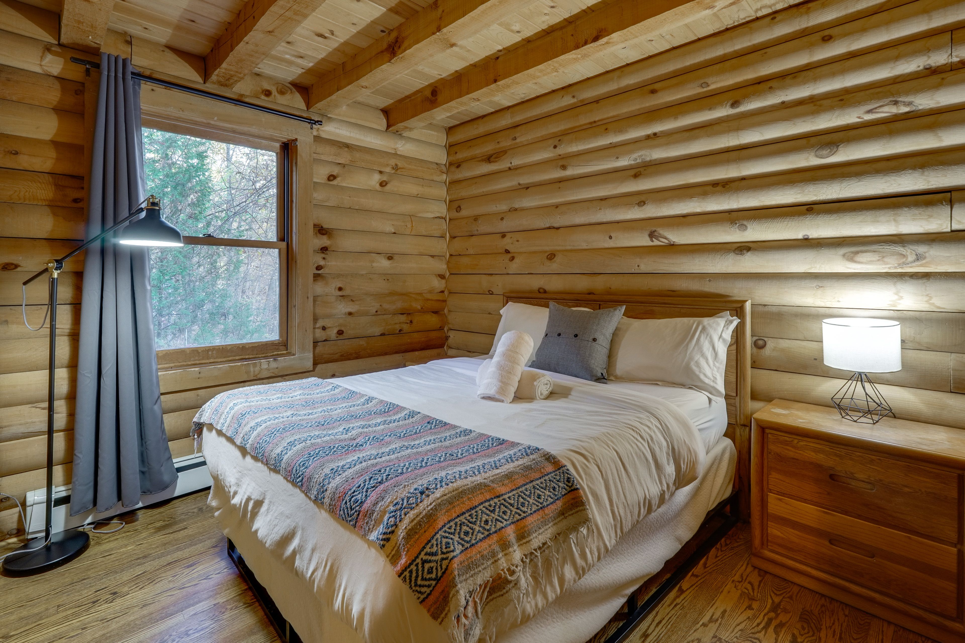 Bedroom 1 | Full Bed | 1st Floor