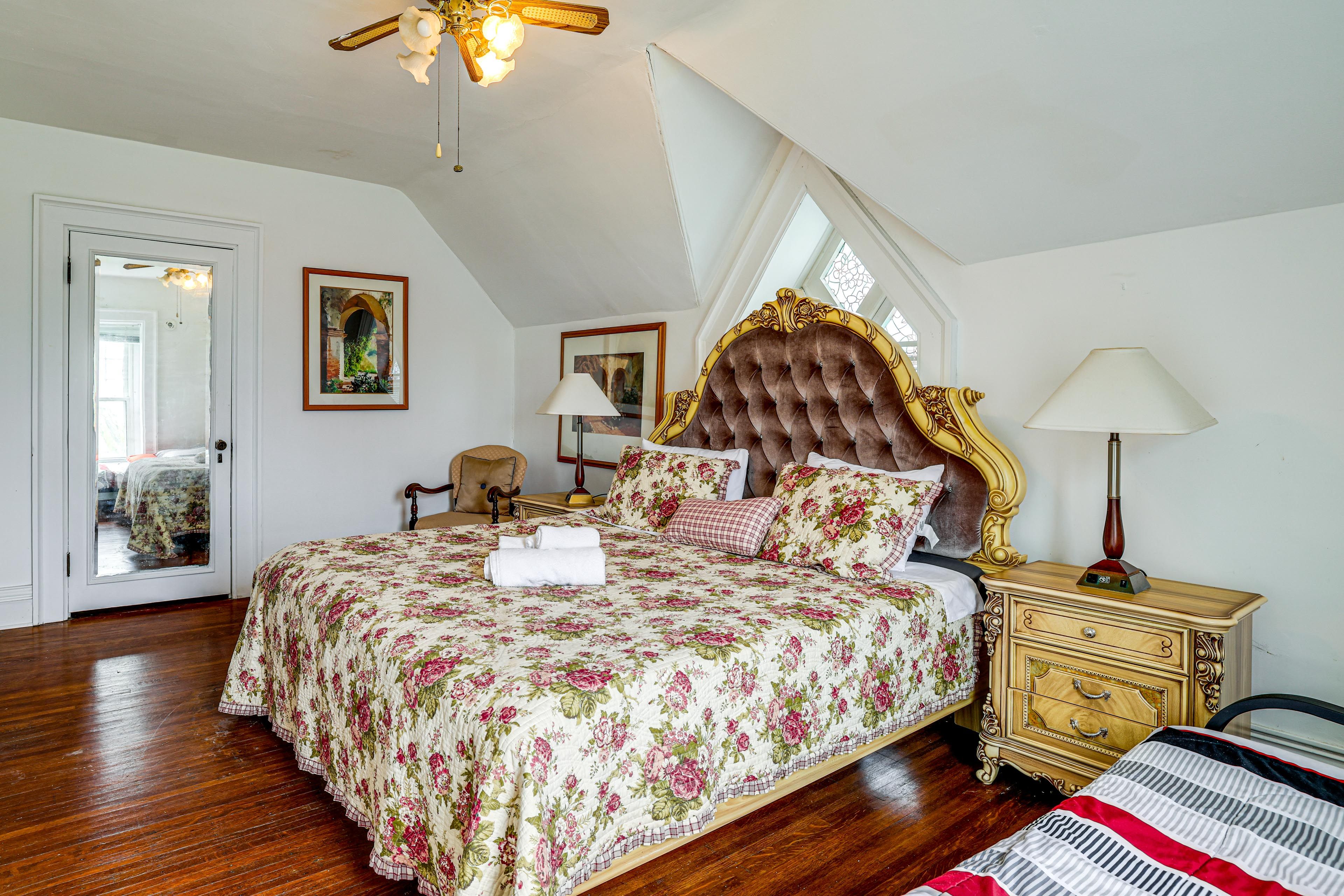 Bedroom 1 | King Bed | Queen Futon | 2nd Floor