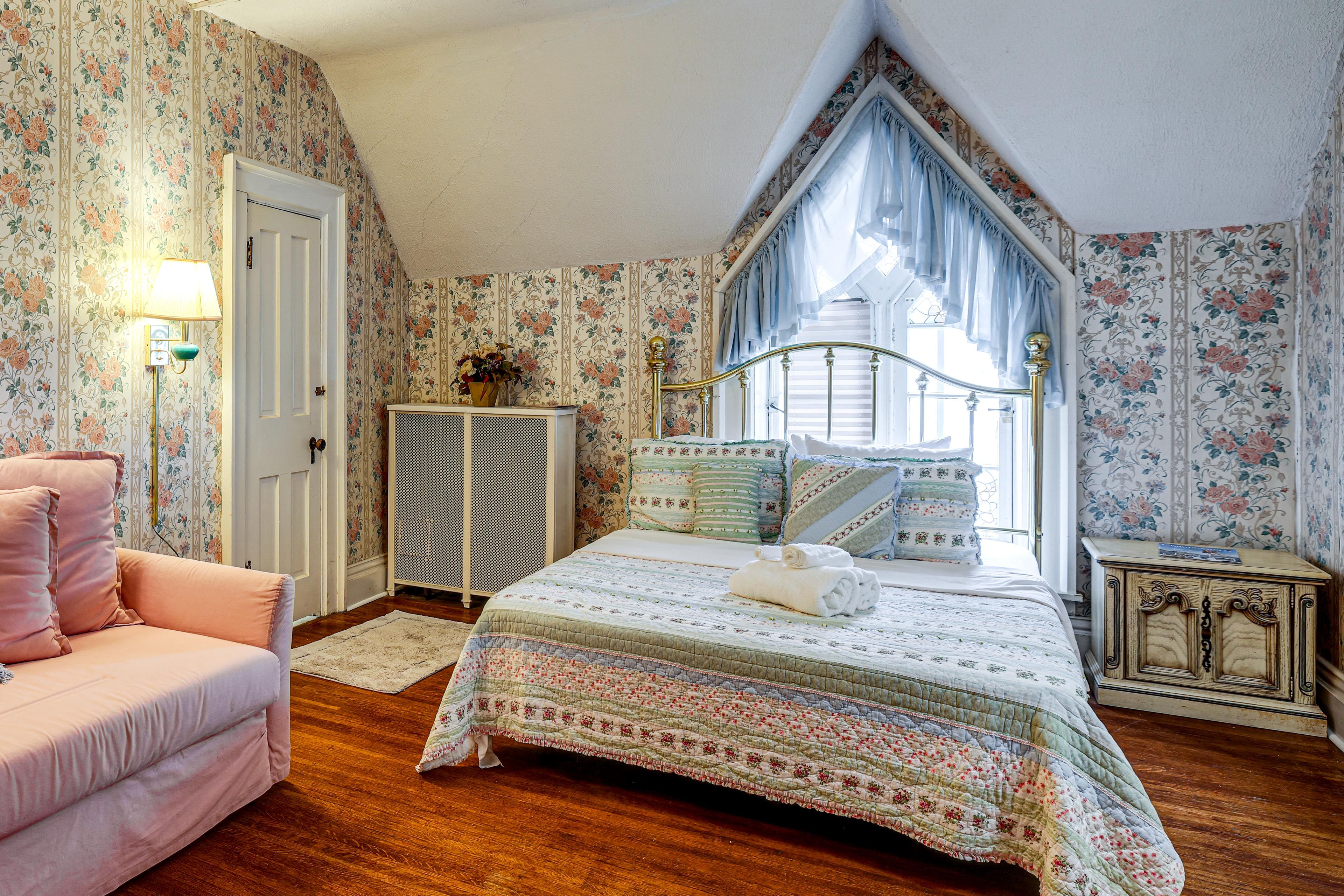 Bedroom 2 | King Bed | Queen Sleeper Sofa | 2nd Floor