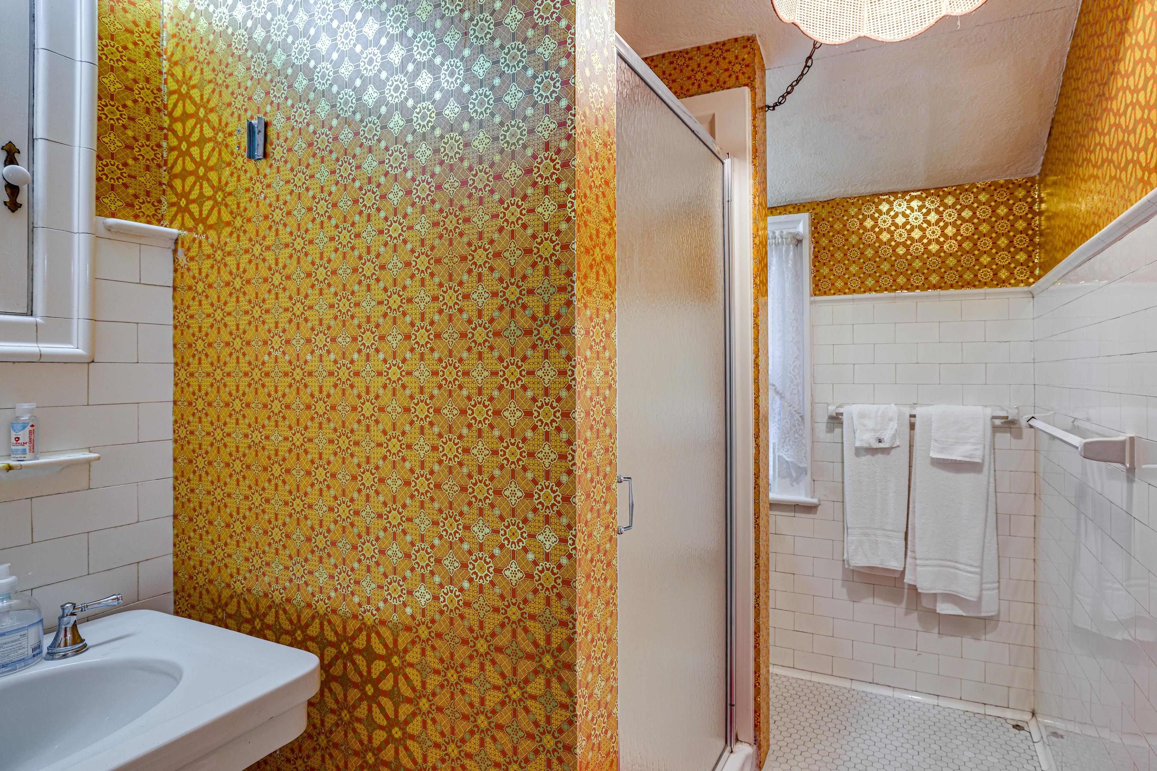 Full Bath | 2nd Floor