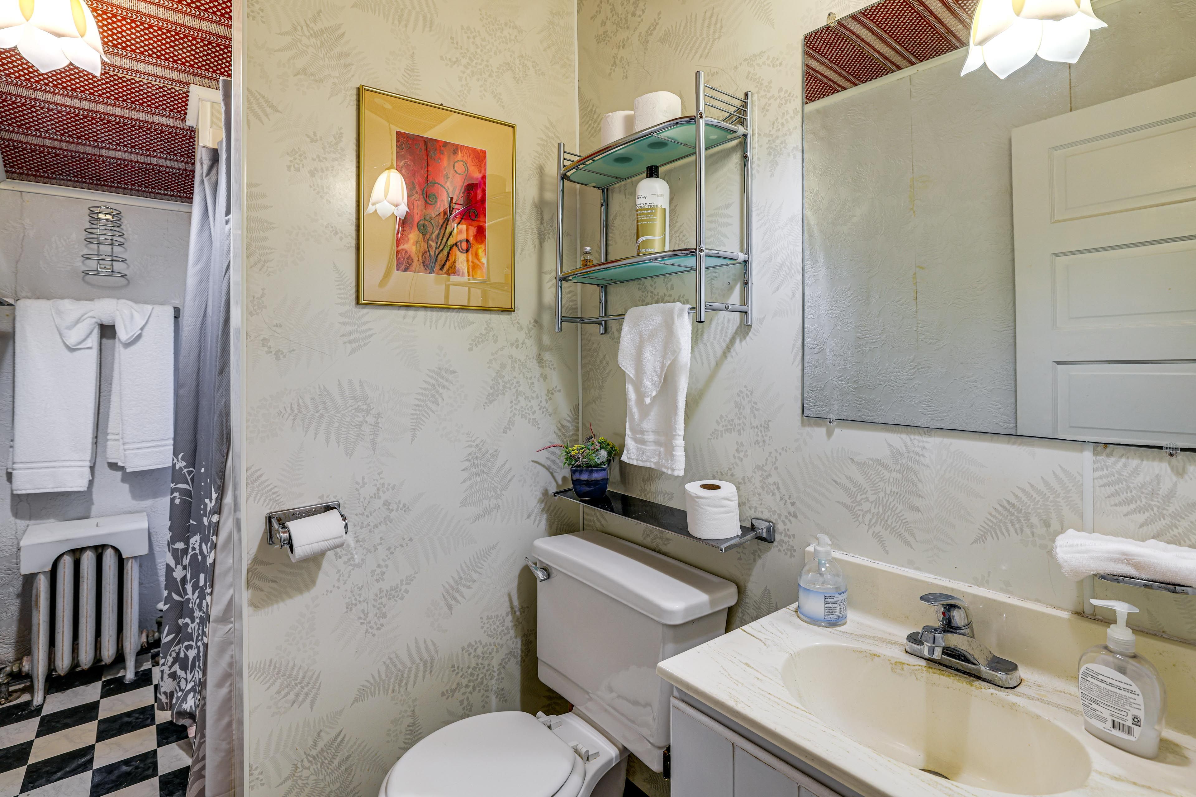 Full Bath | 2nd Floor
