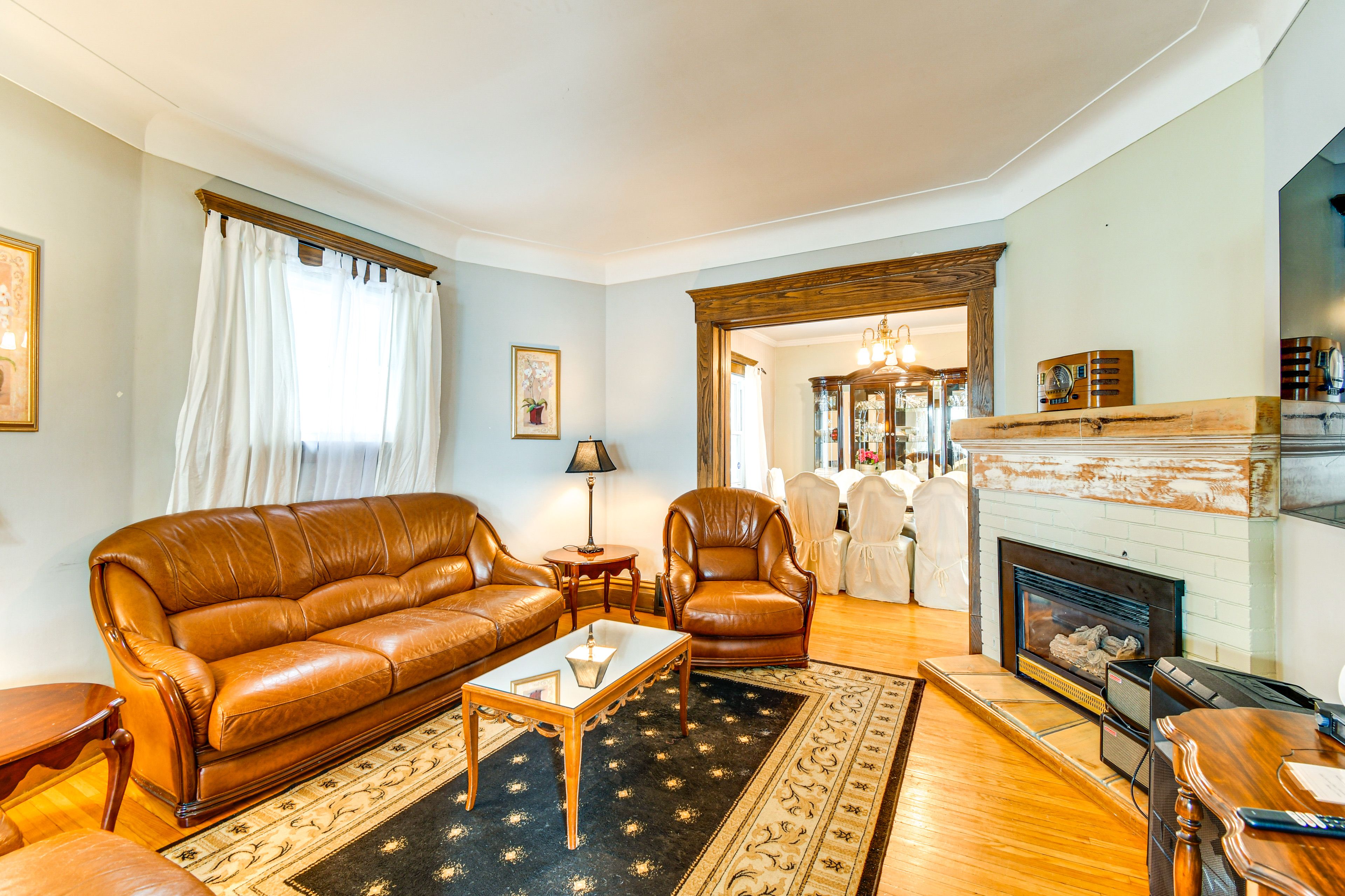 Living Room | Gas Fireplace | Dining Table | 1st Floor