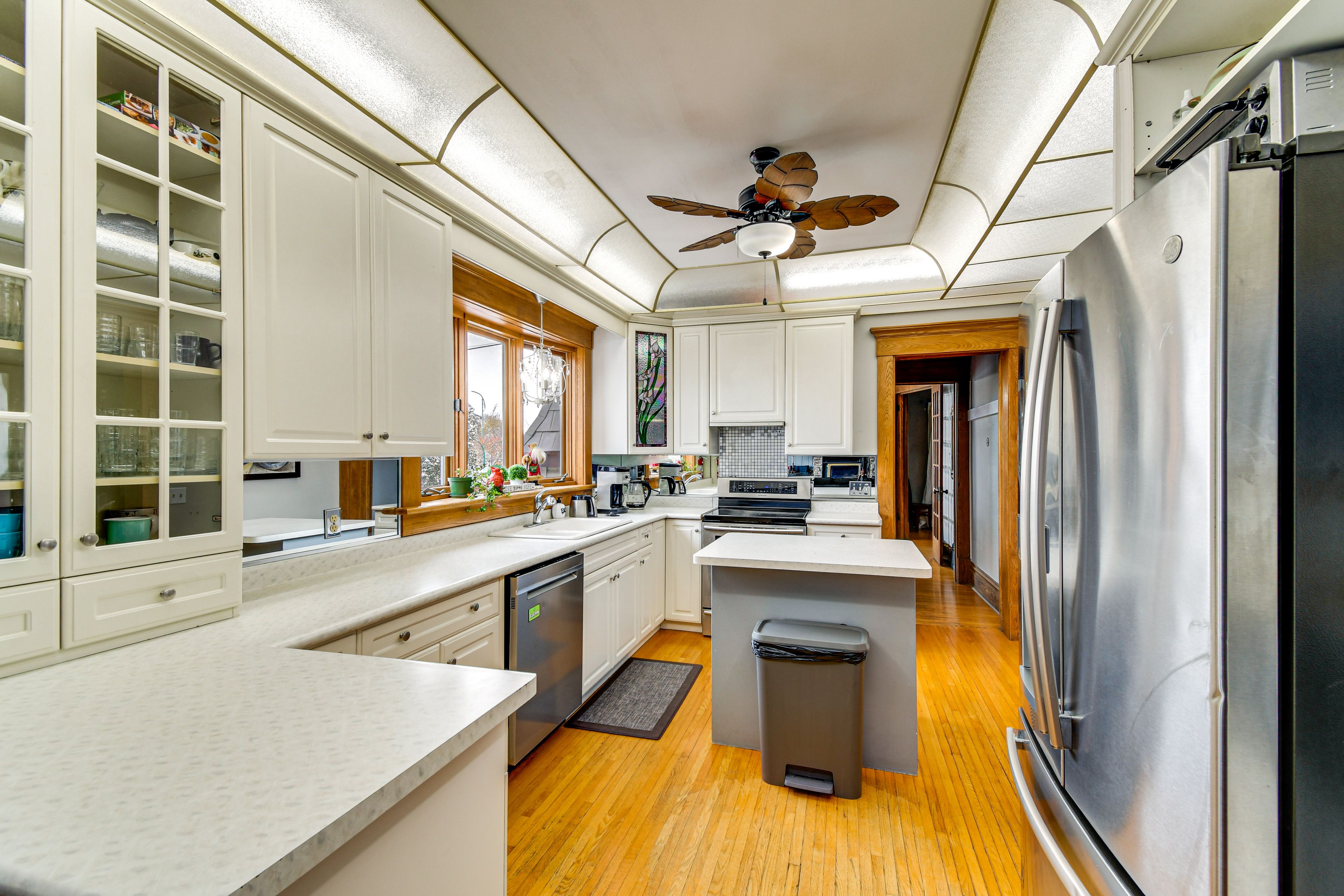 Kitchen | Blender | Toaster | Spices | 1st Floor