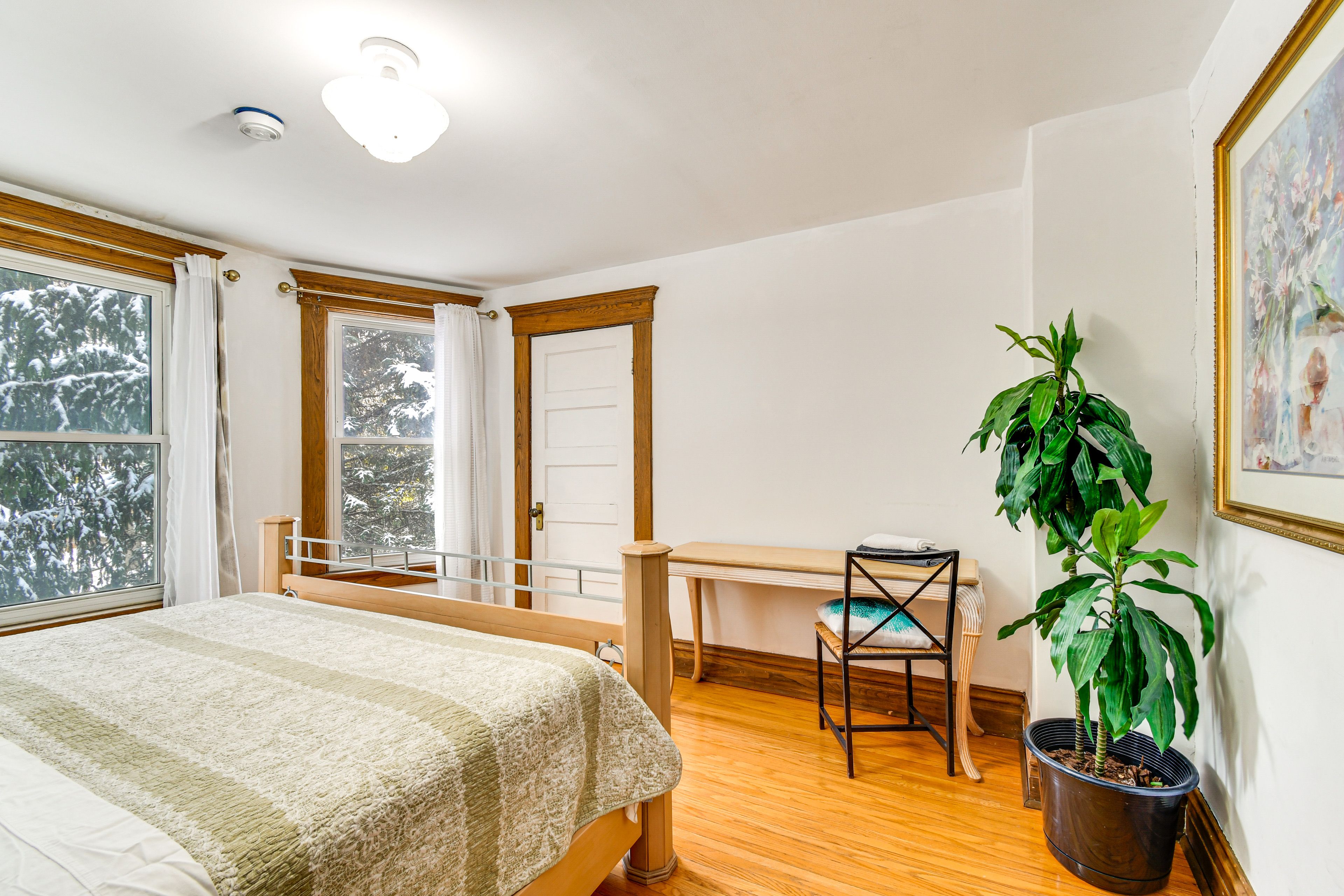 Bedroom 5 | Queen Bed | 2nd Floor