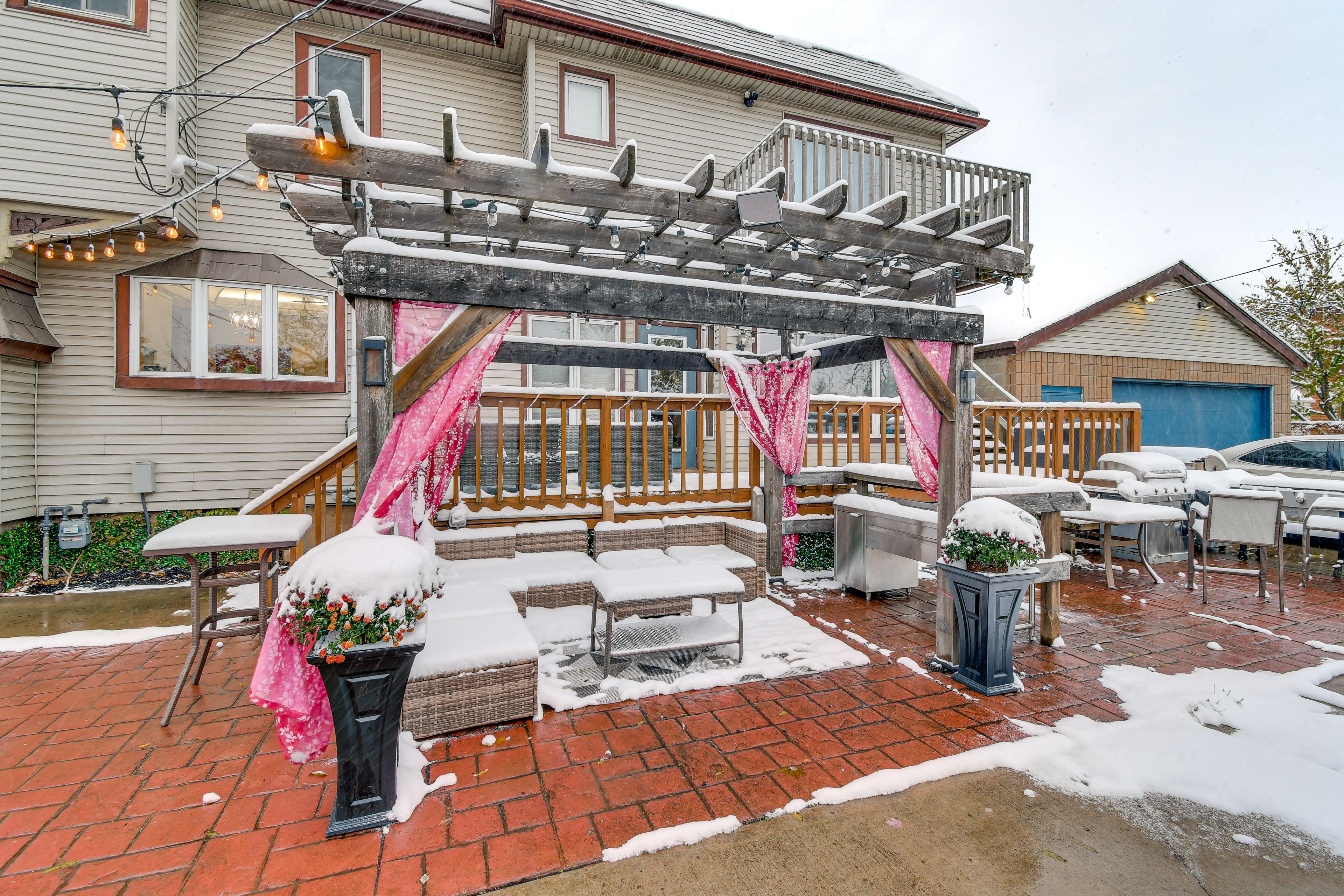 Patio | Charcoal & Gas Grills | Pergola | Seating/Dining Areas