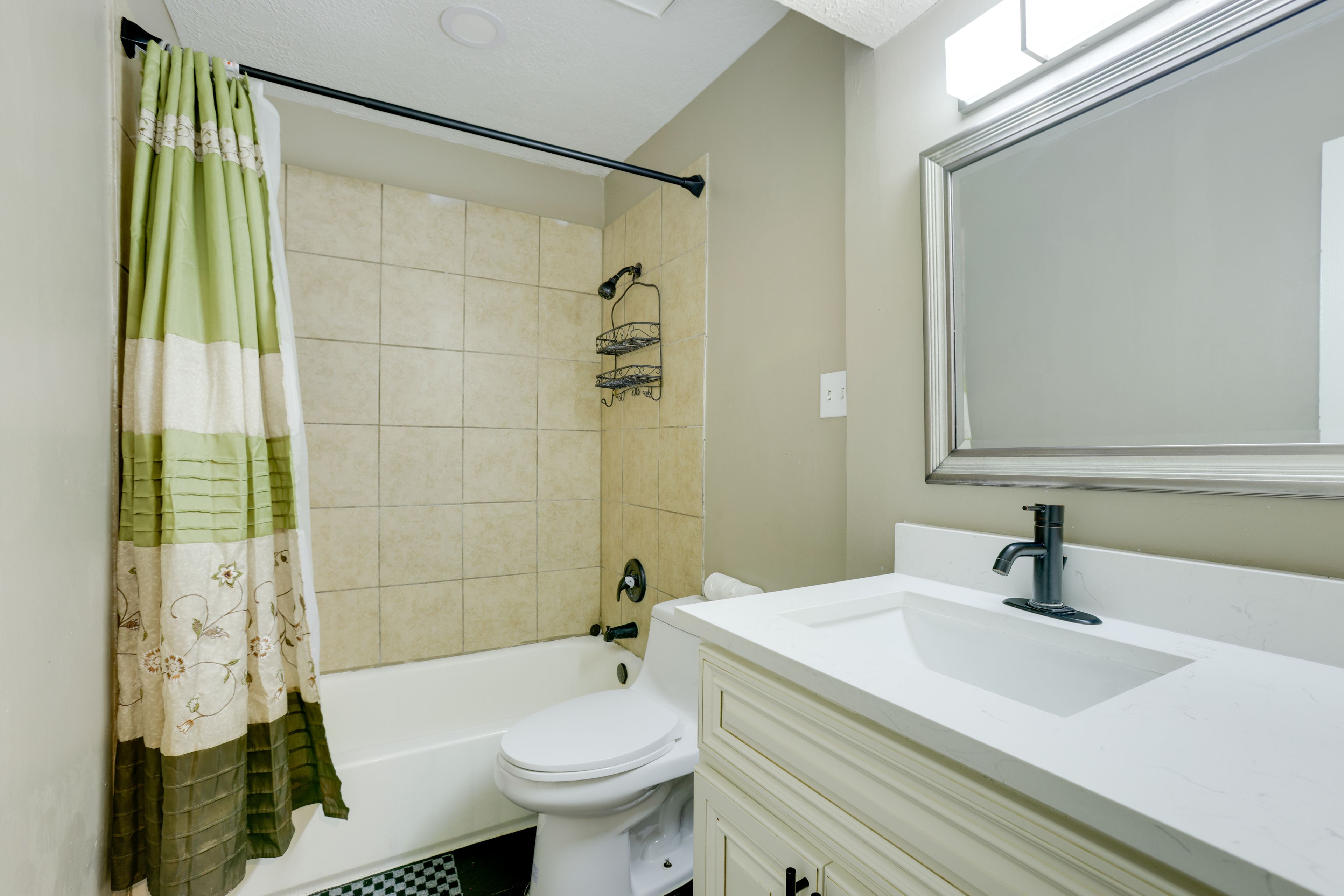 Full Bathroom | 2nd Floor