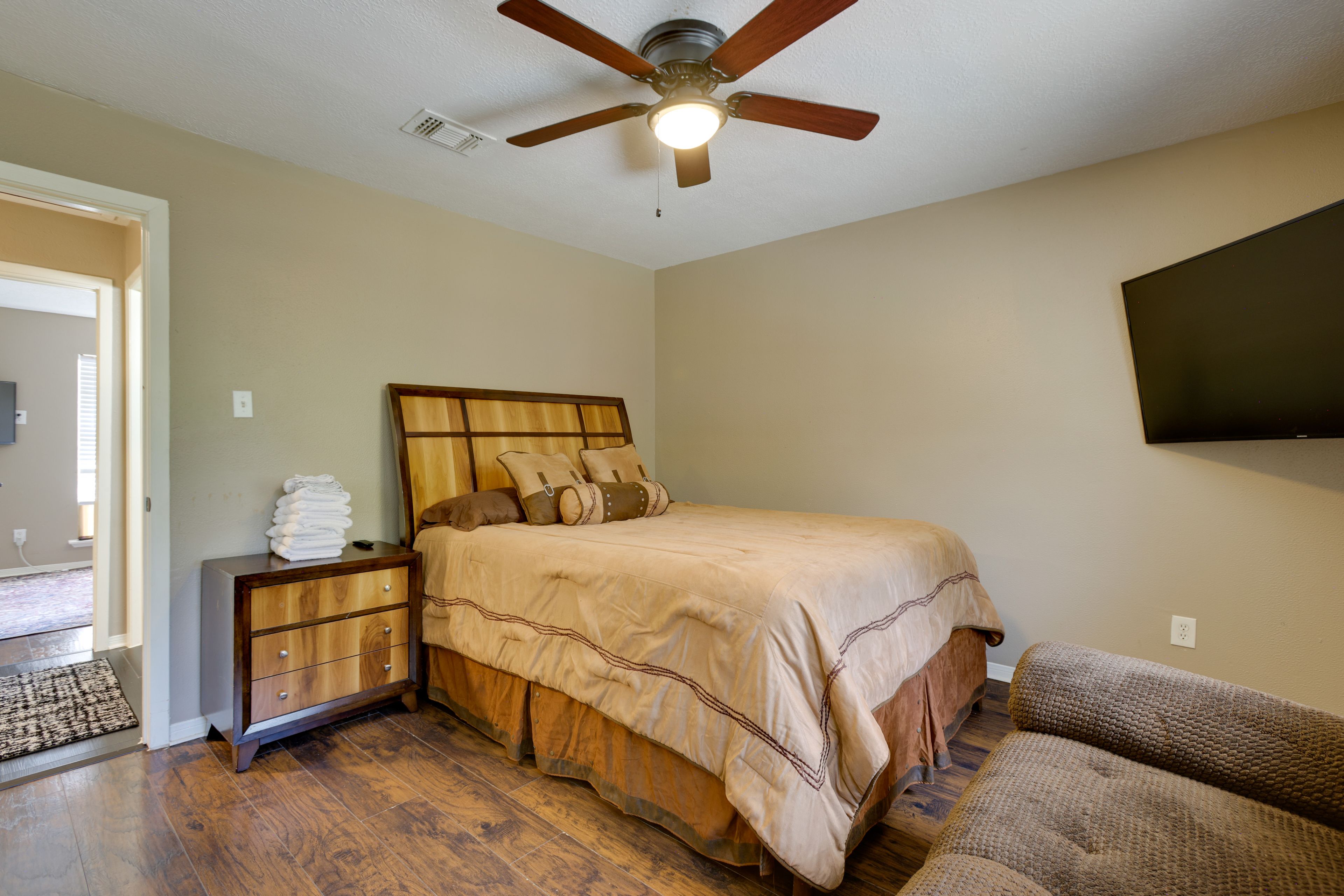 Bedroom 1 | Queen Bed | 2nd Floor