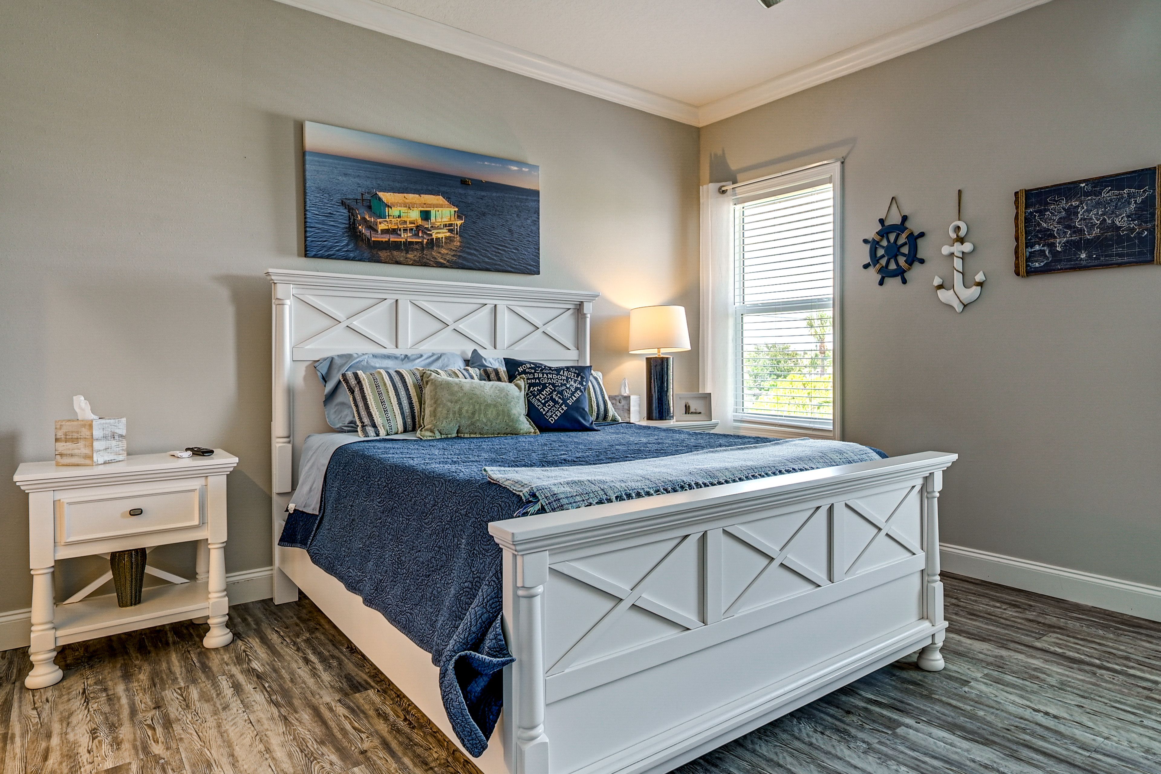Bedroom 1 | Queen Bed