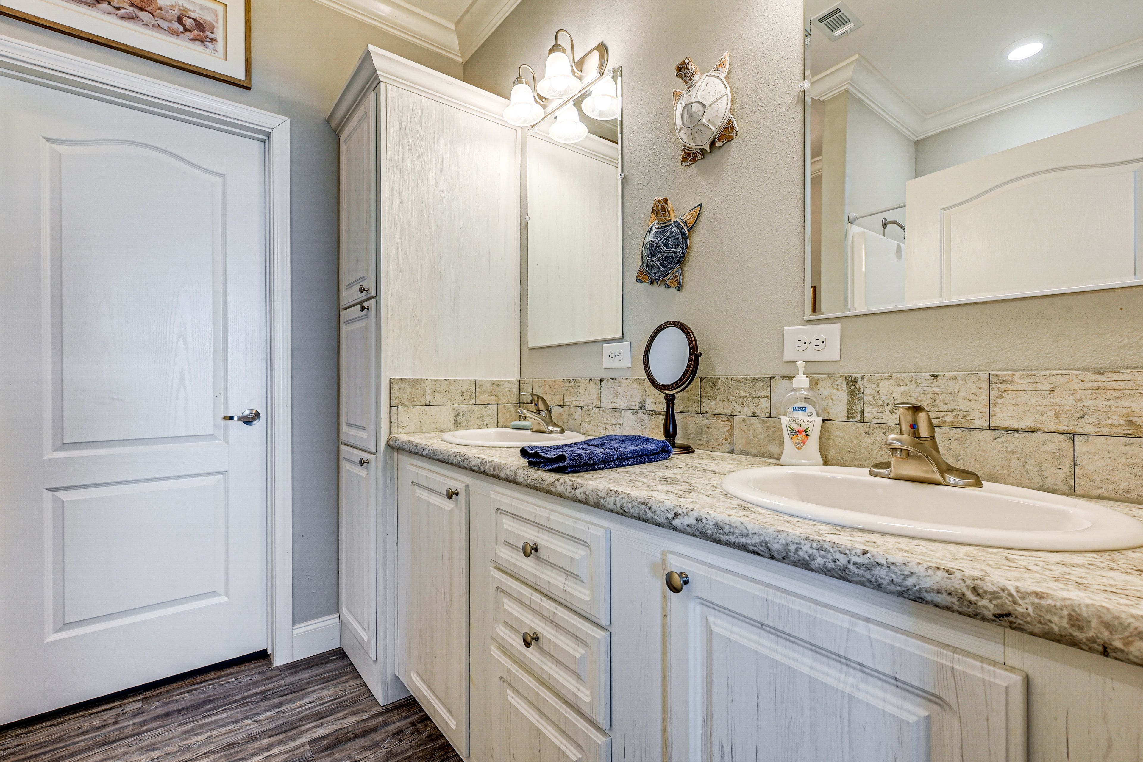 Full Bathroom