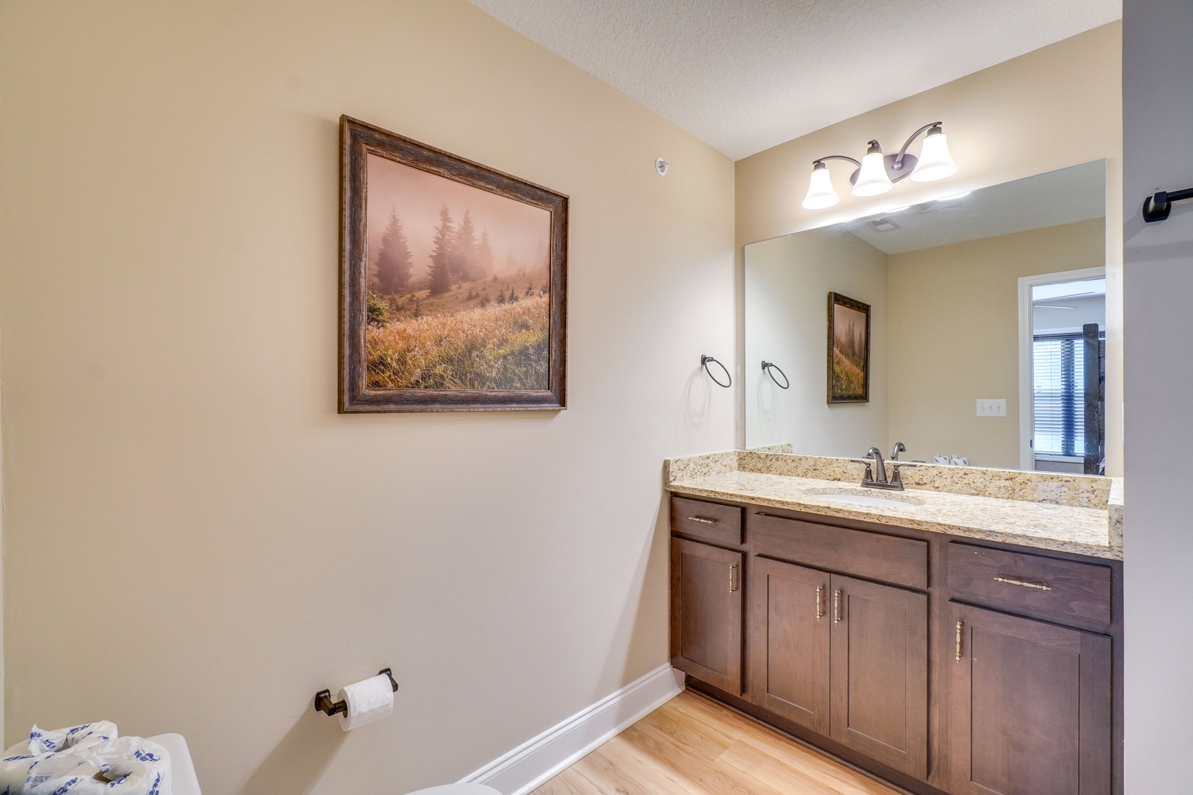 Bathroom | 2nd Floor