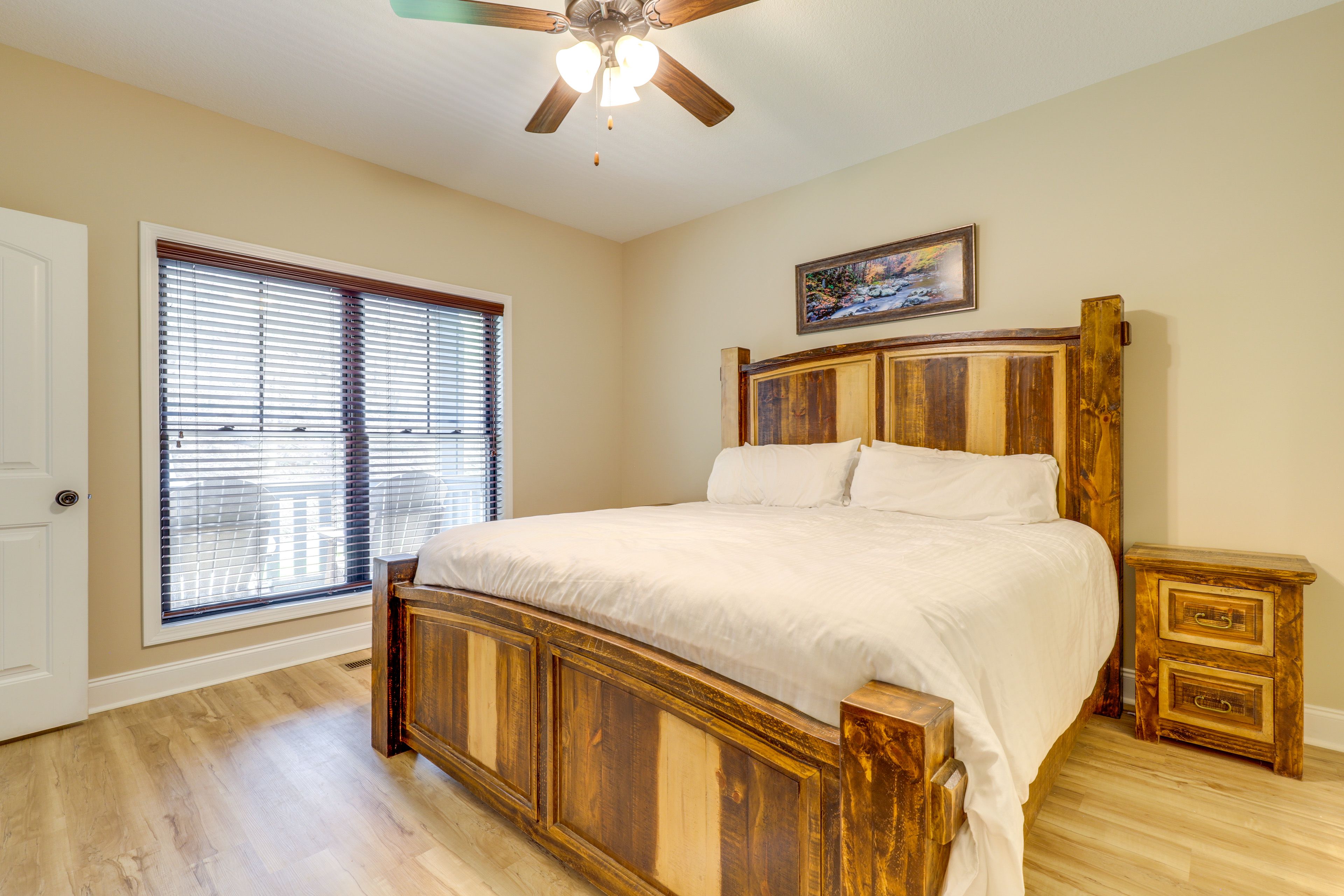 Bedroom 2 | King Bed | 1st Floor