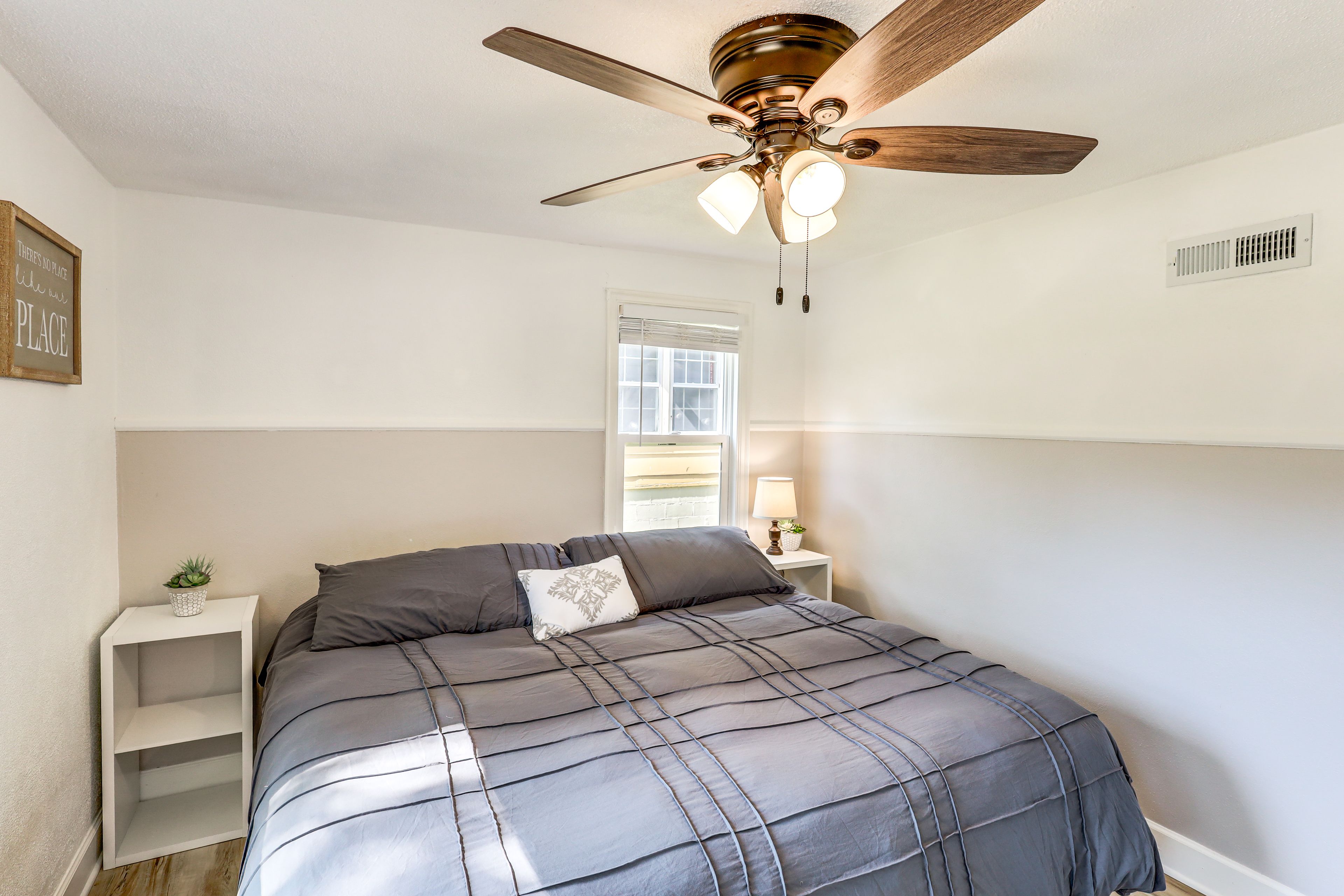 Bedroom 1 | King Bed
