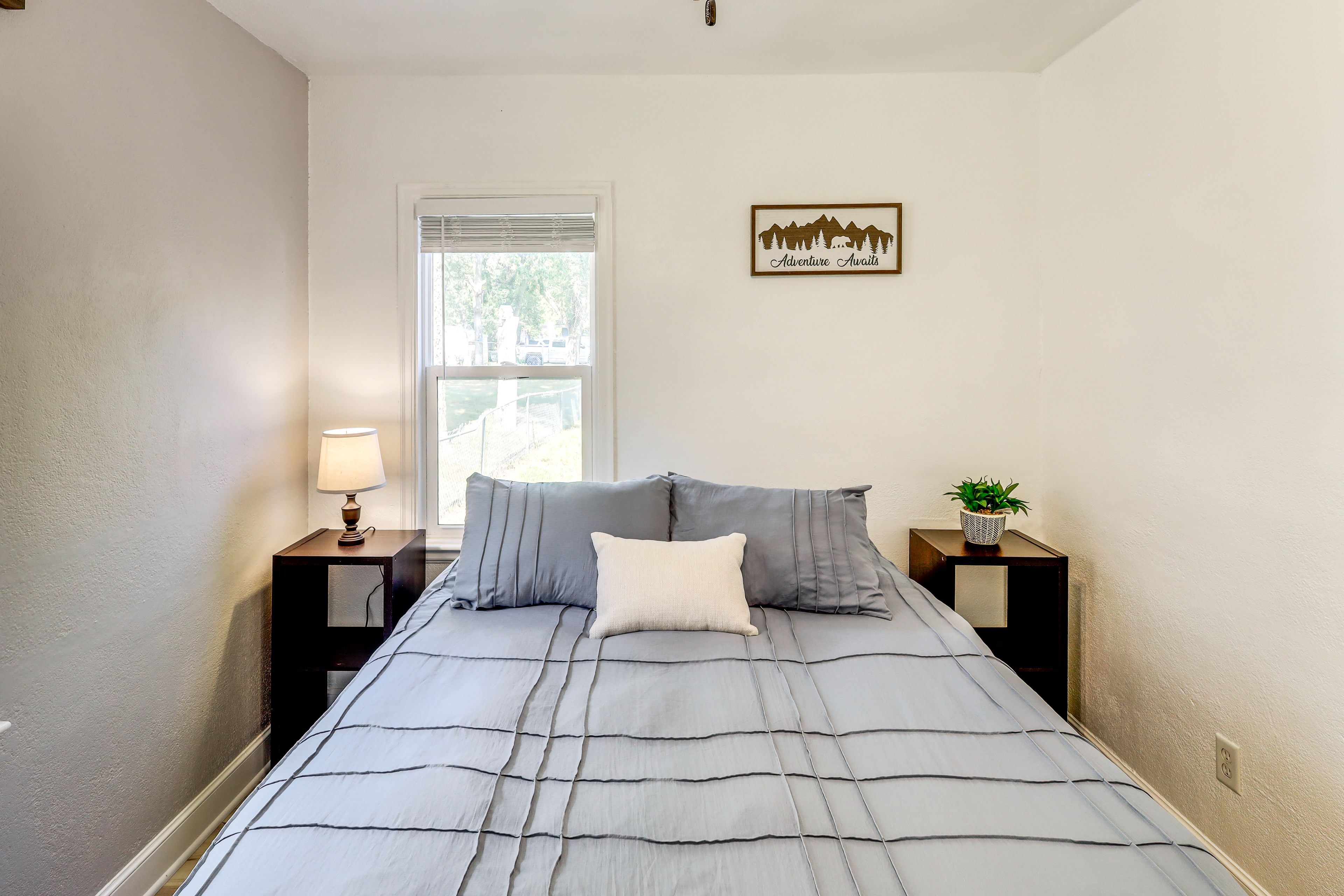 Bedroom 2 | Queen Bed