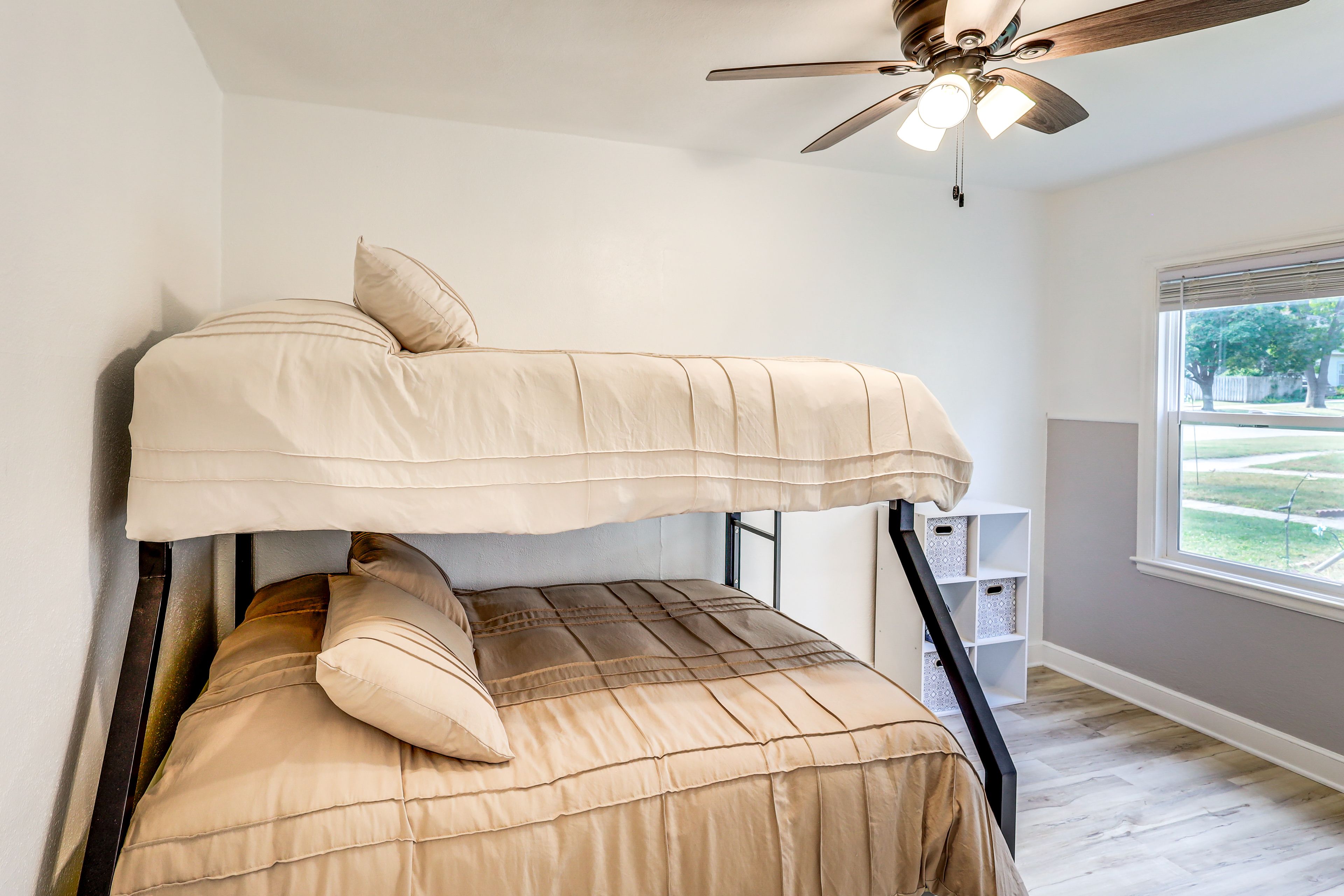 Bedroom 3 | Twin/Full Bunk Bed