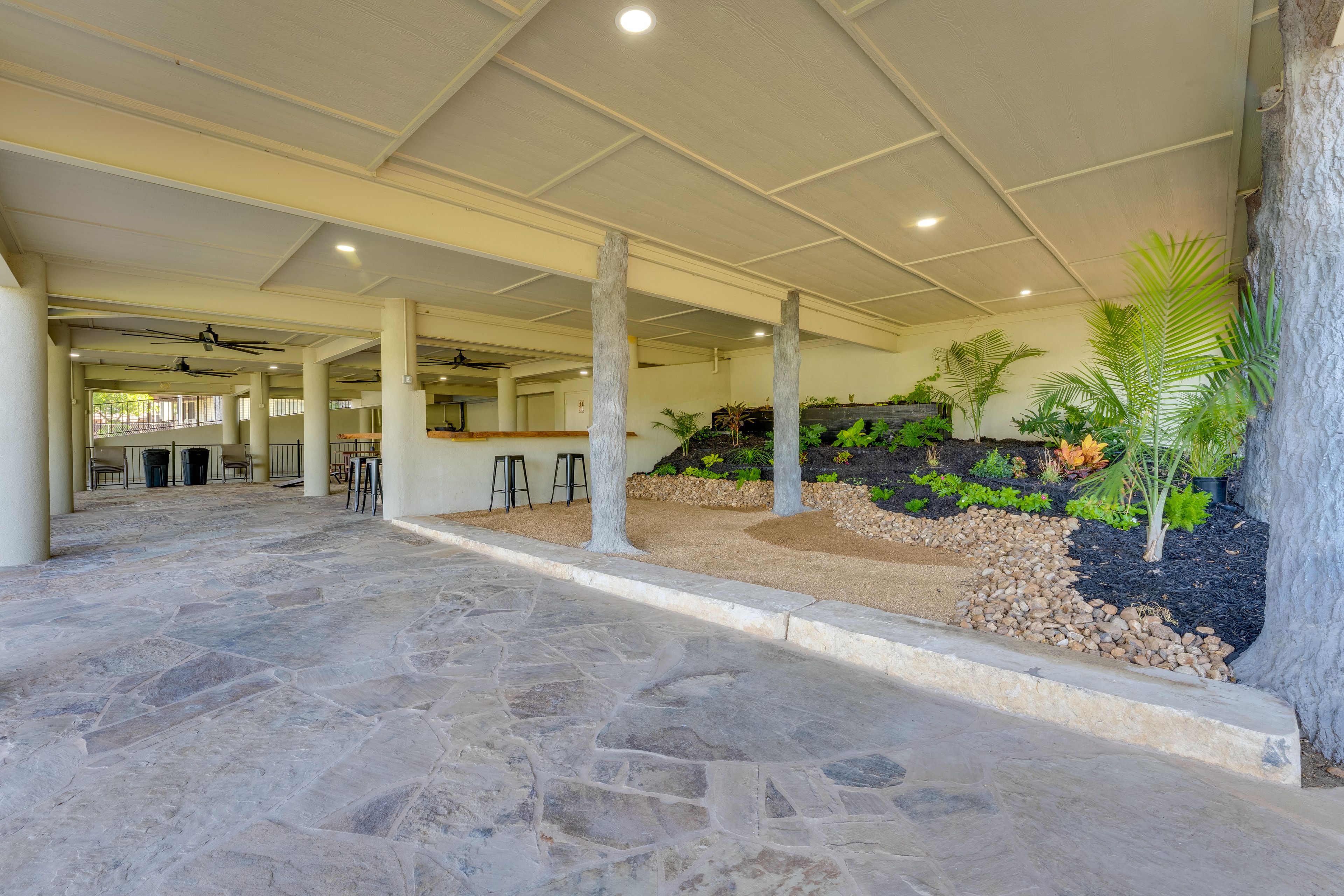 House Exterior | Covered Patio | Picnic Tables | Dry Bar