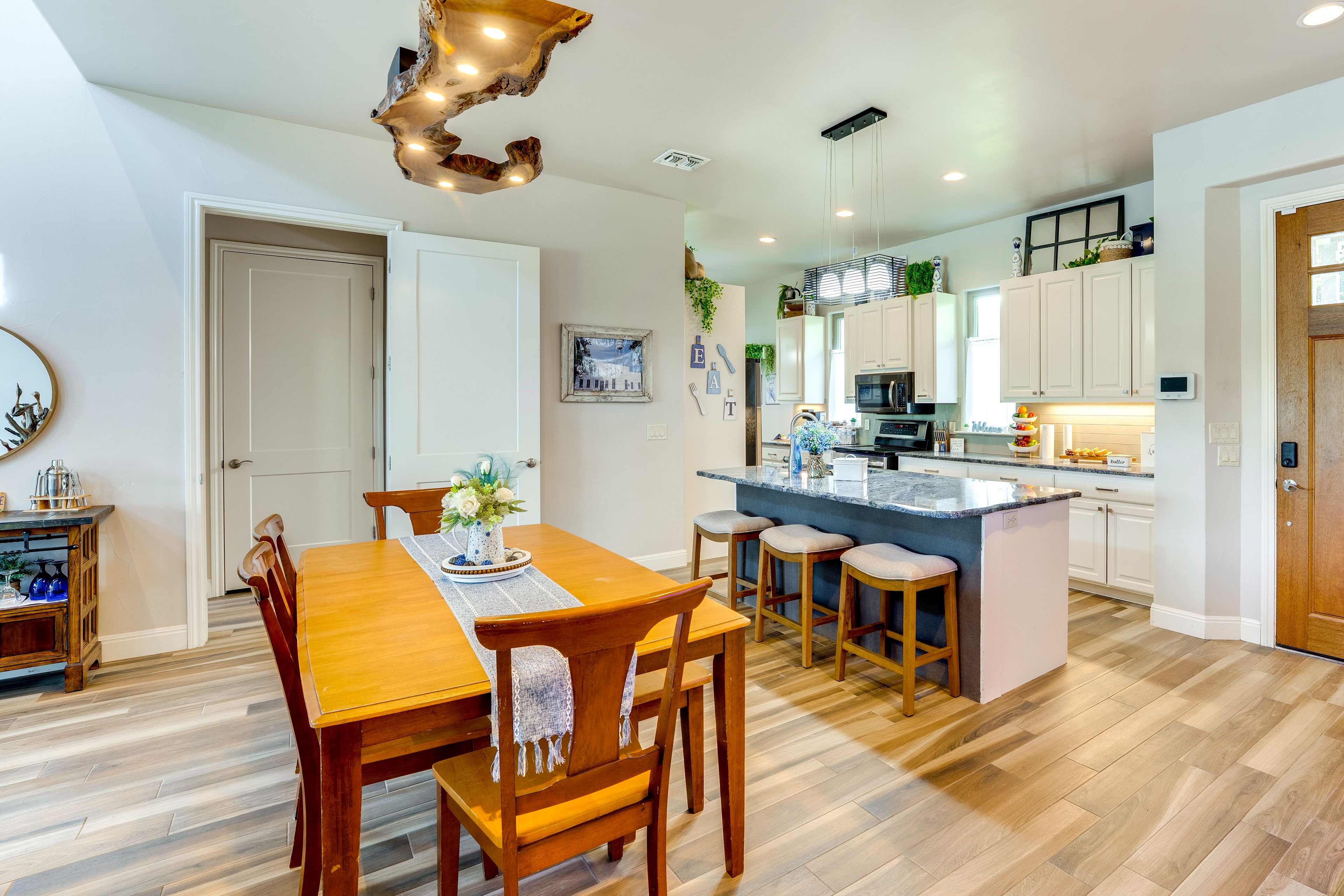 Dining Table & Bar | Dishware/Flatware
