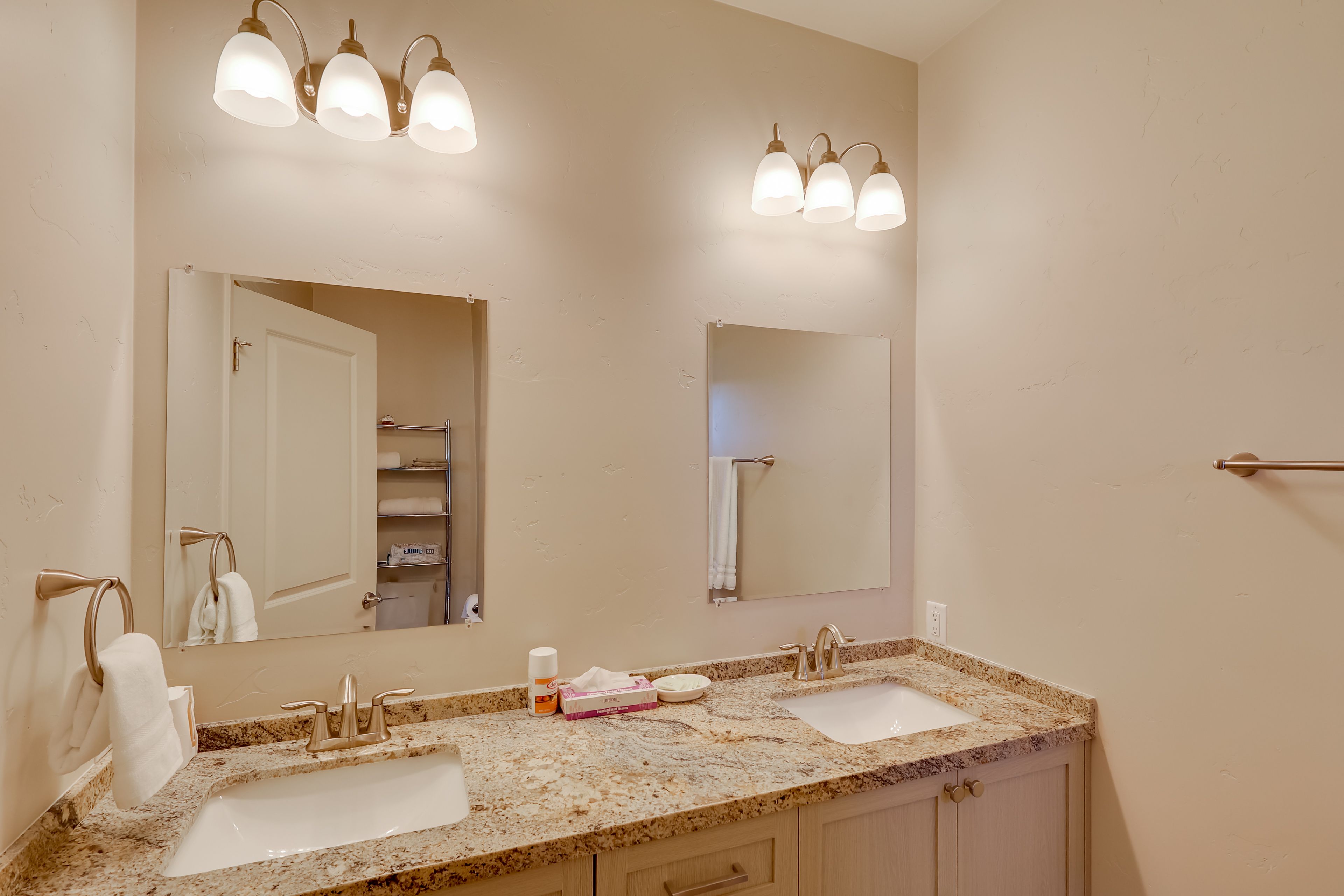 En-Suite Bathroom | Towels Provided