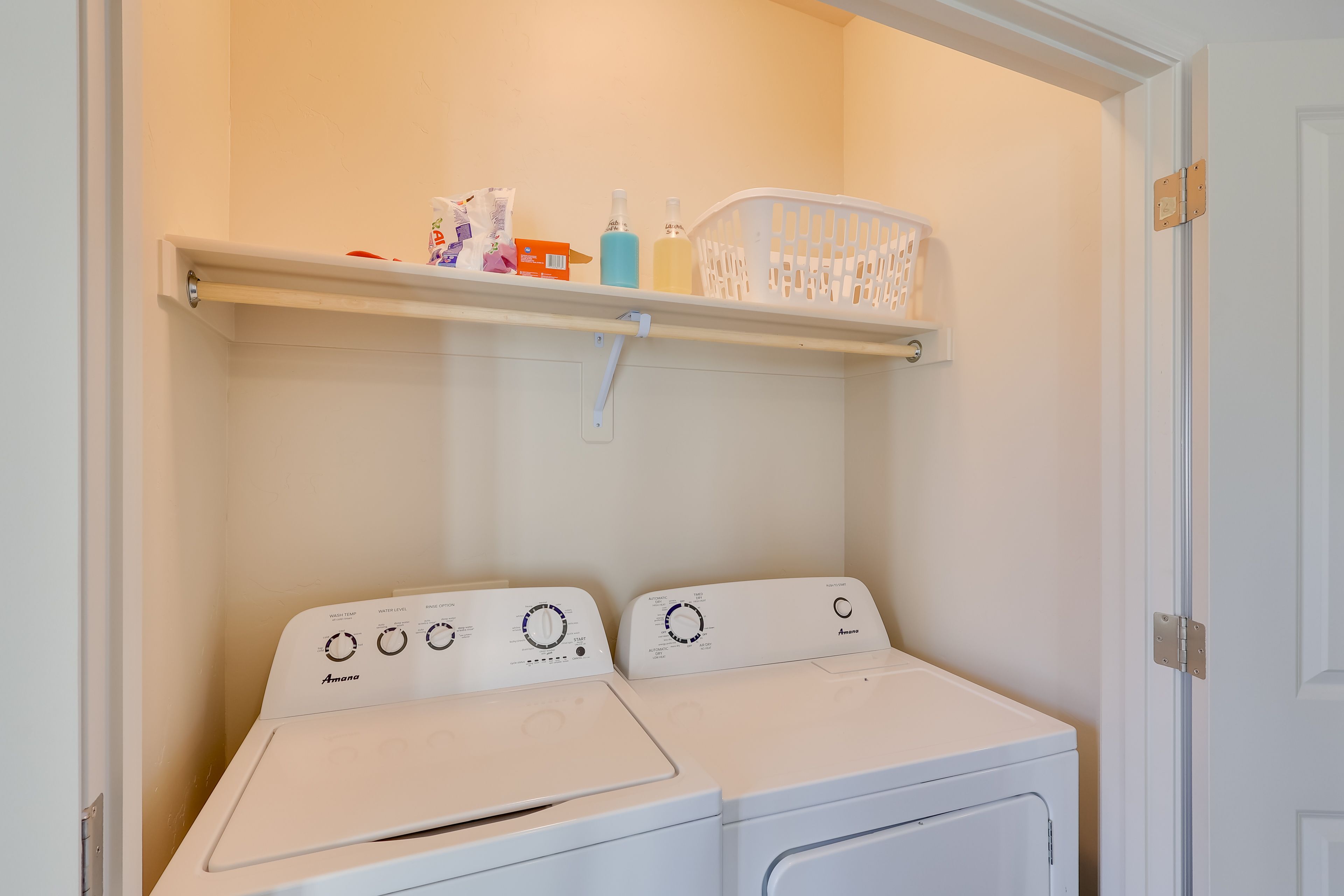 Laundry Closet | Washer & Dryer