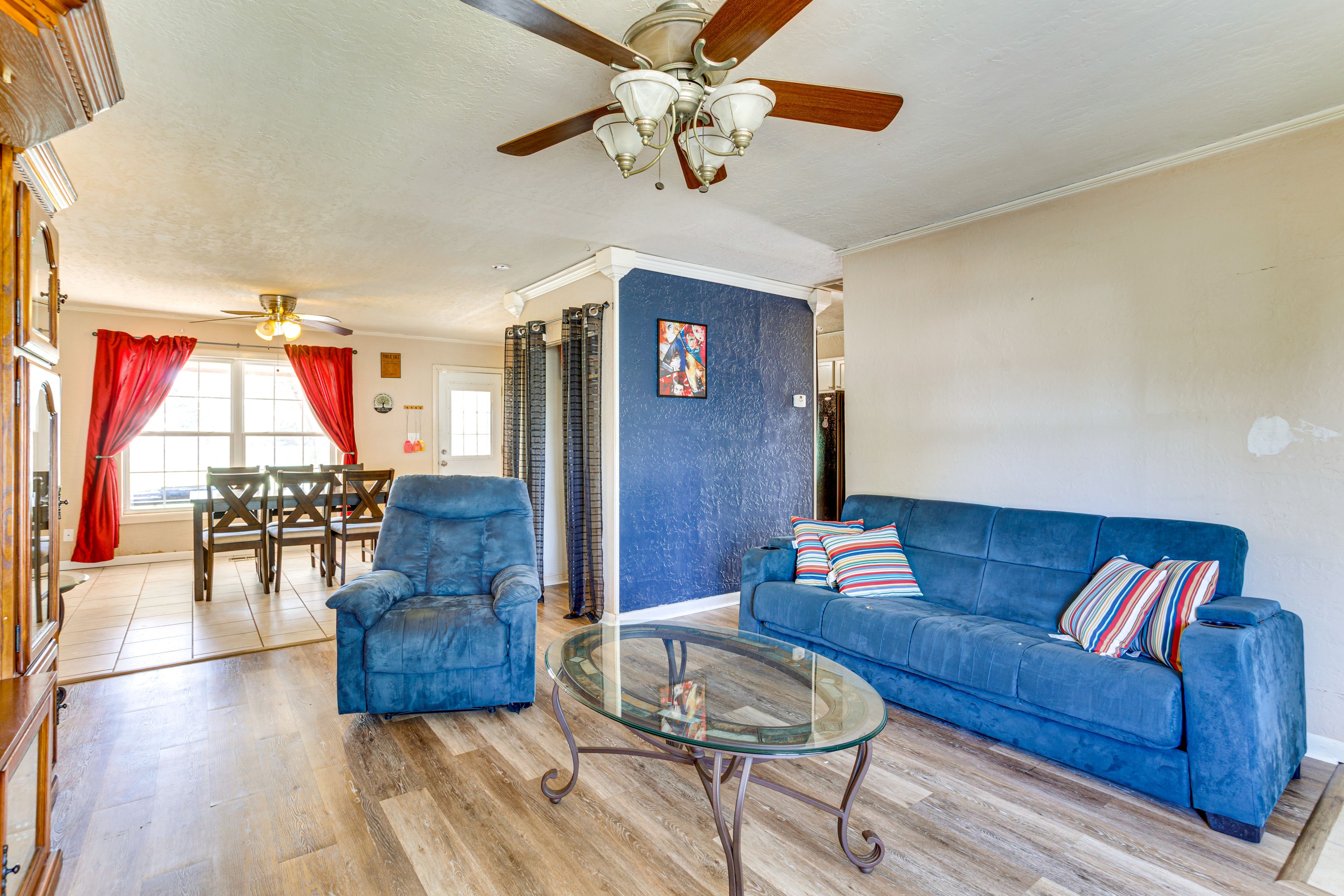 Living Room | Flat-Screen TV