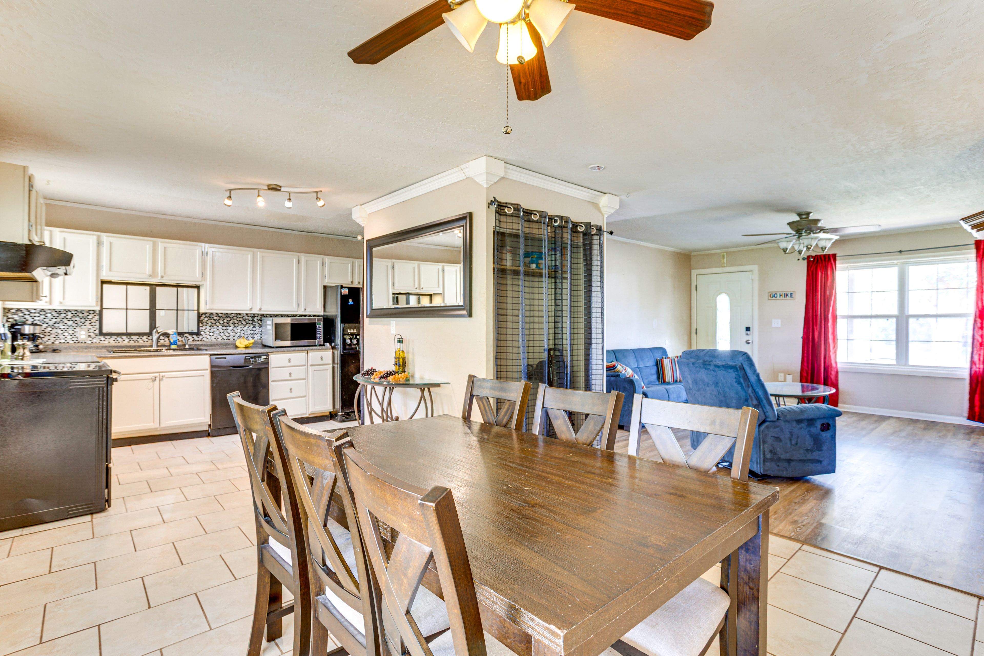 Dining Area | Dishware/Flatware | Central Heating & A/C | Free WiFi