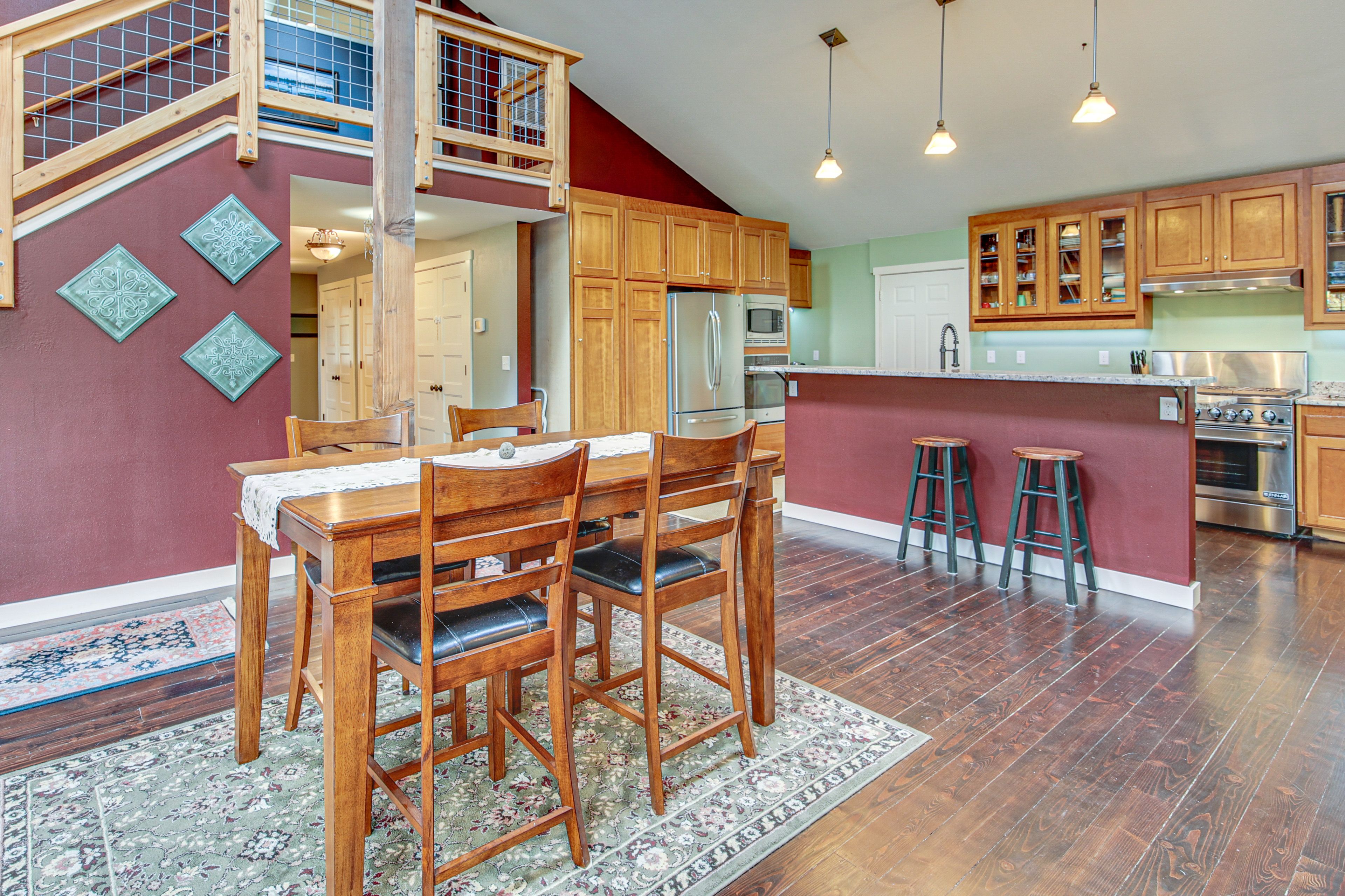 Dining Table | Breakfast Bar | Kitchen