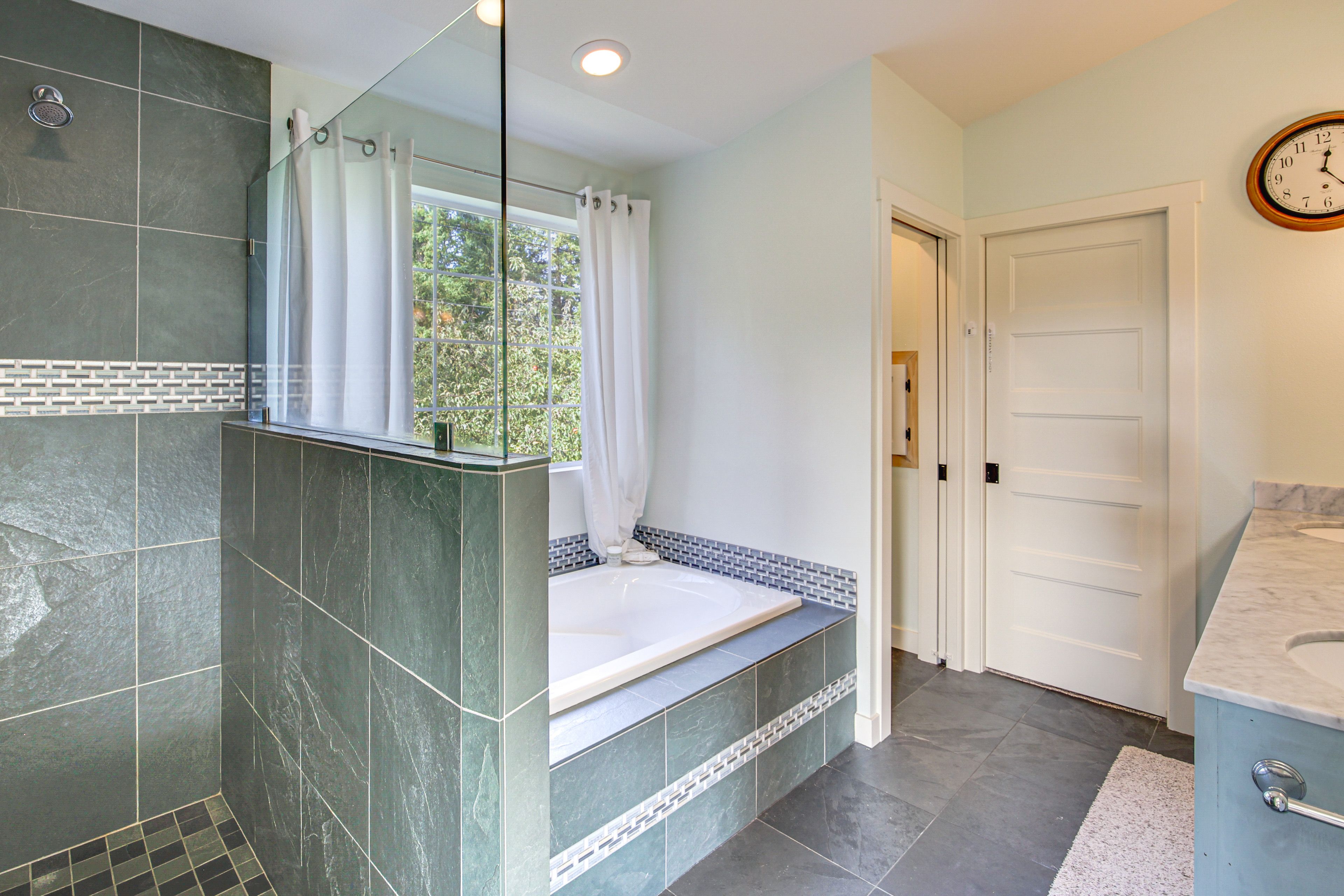 Full Bathroom | 2nd Floor