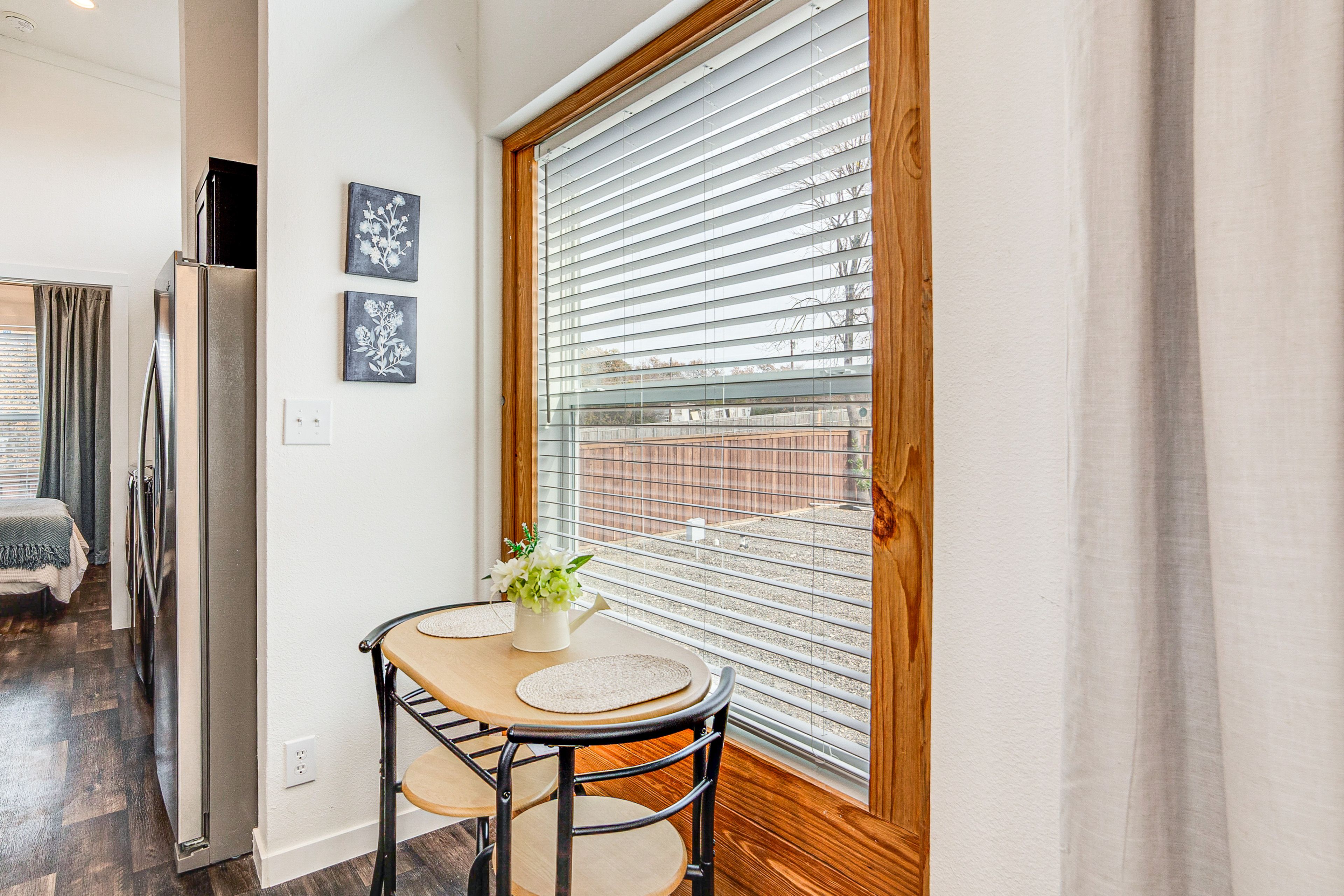 Dining Area | Dishware/Flatware