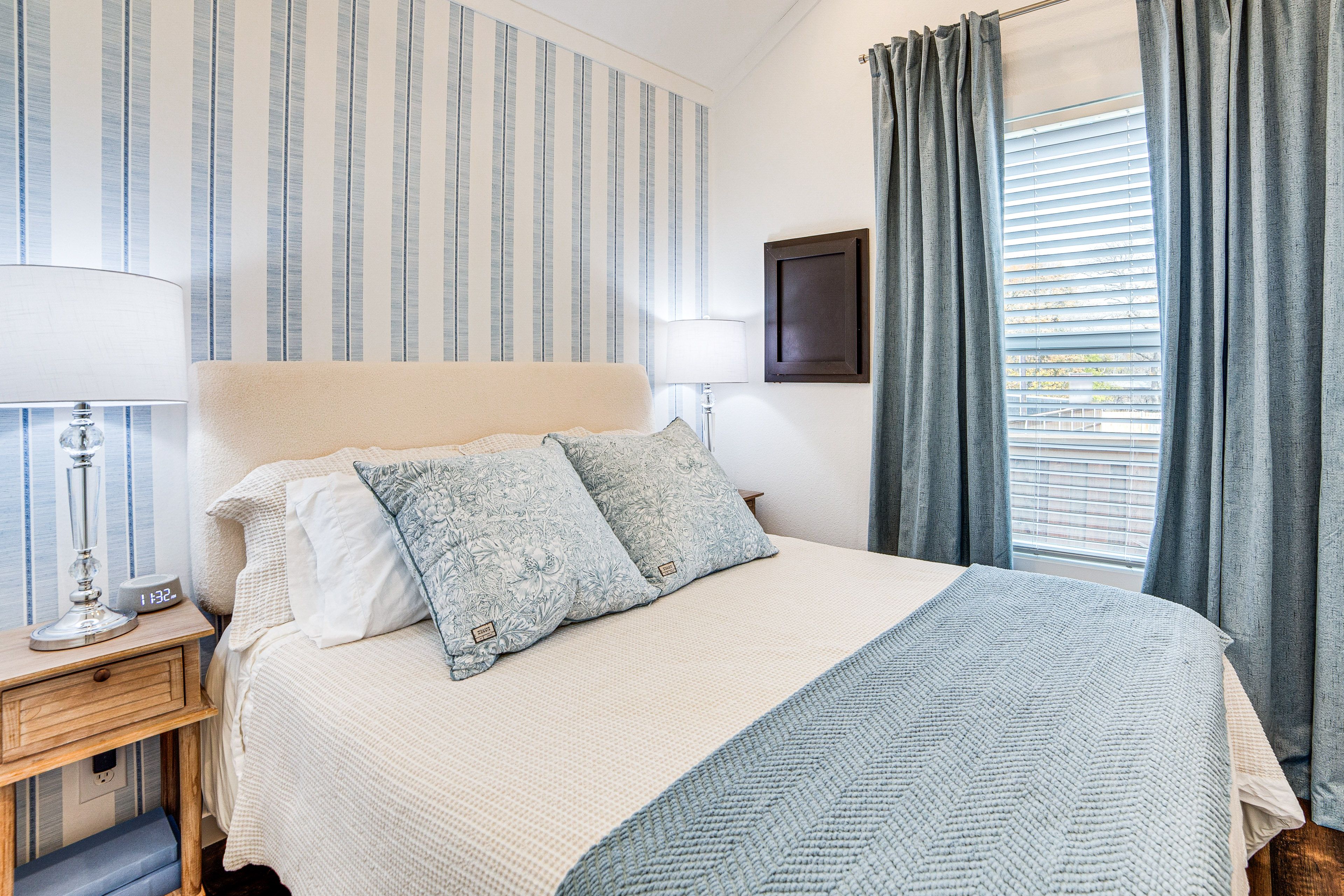 Bedroom | Queen Bed | Linens Provided