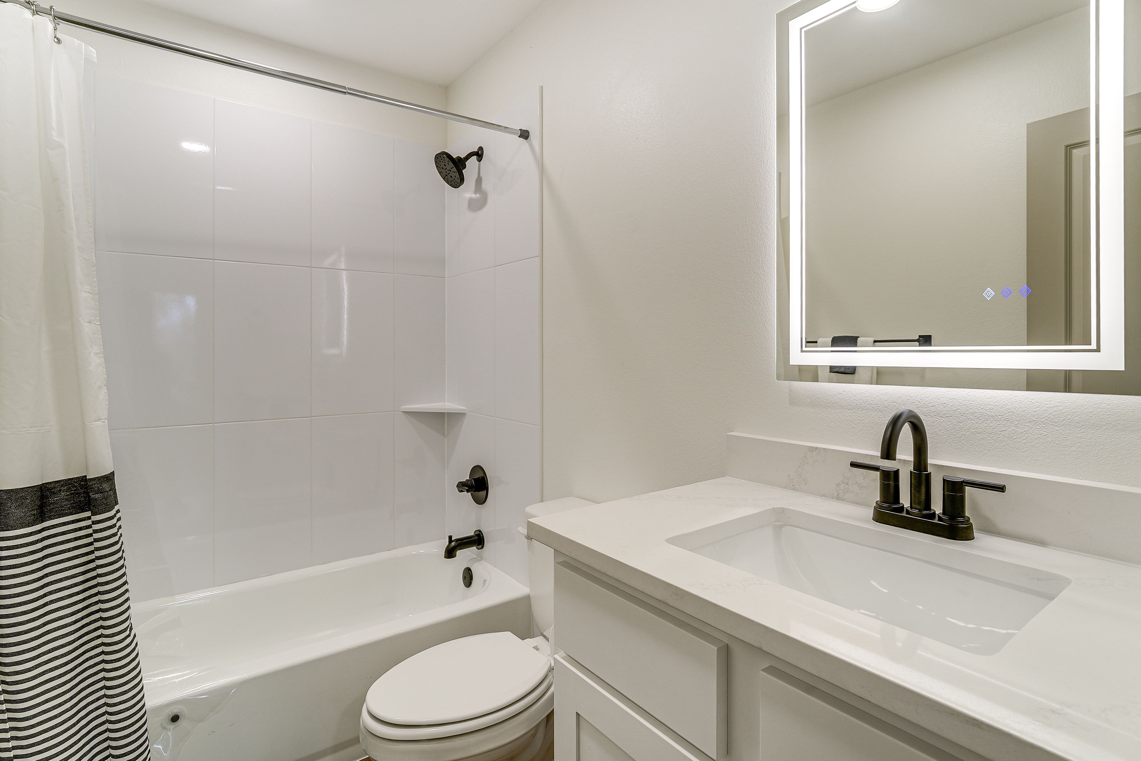 Full Bathroom | 2nd Floor | Complimentary Toiletries