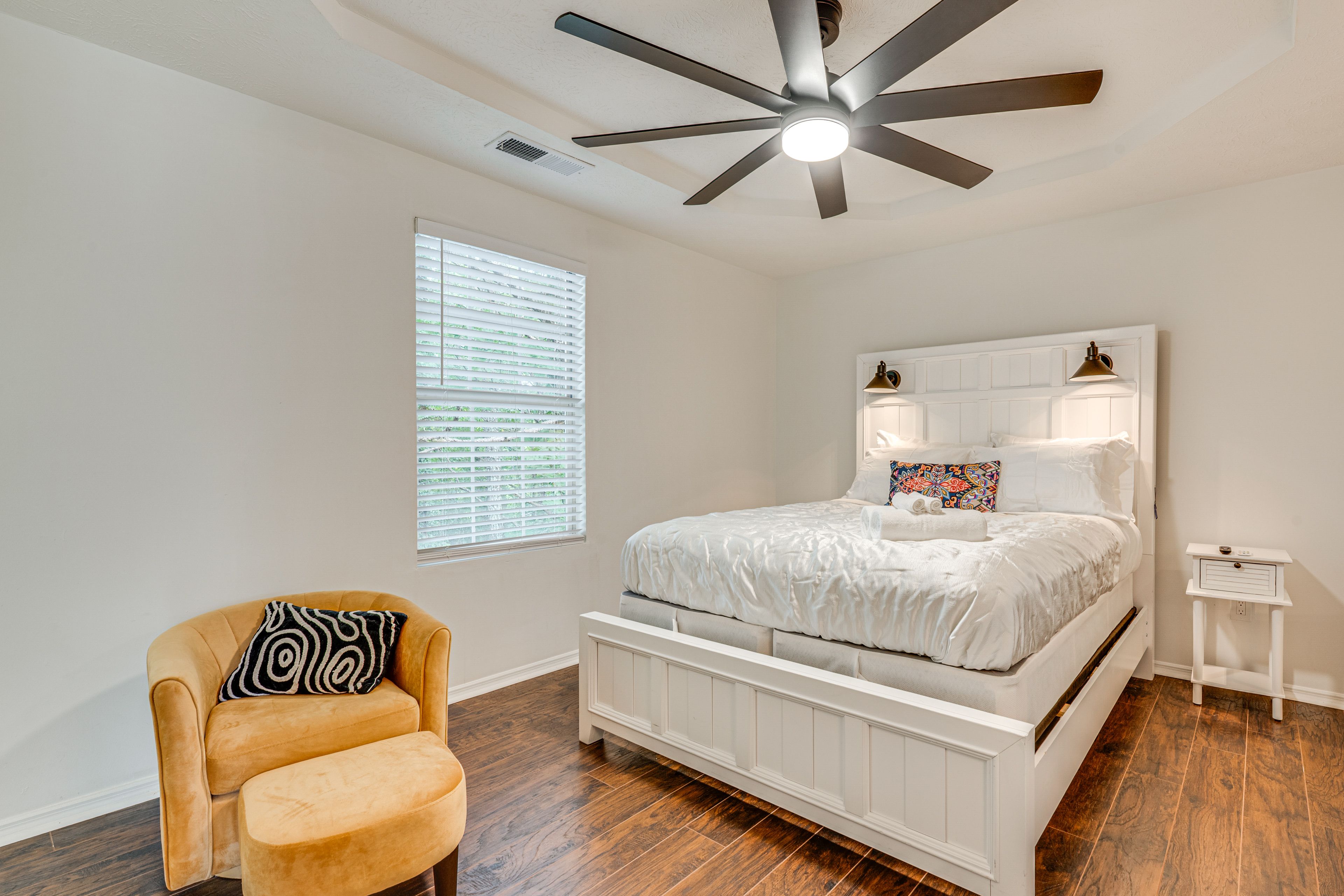 Bedroom 1 | Upper Level | Queen Bed | Linens Provided