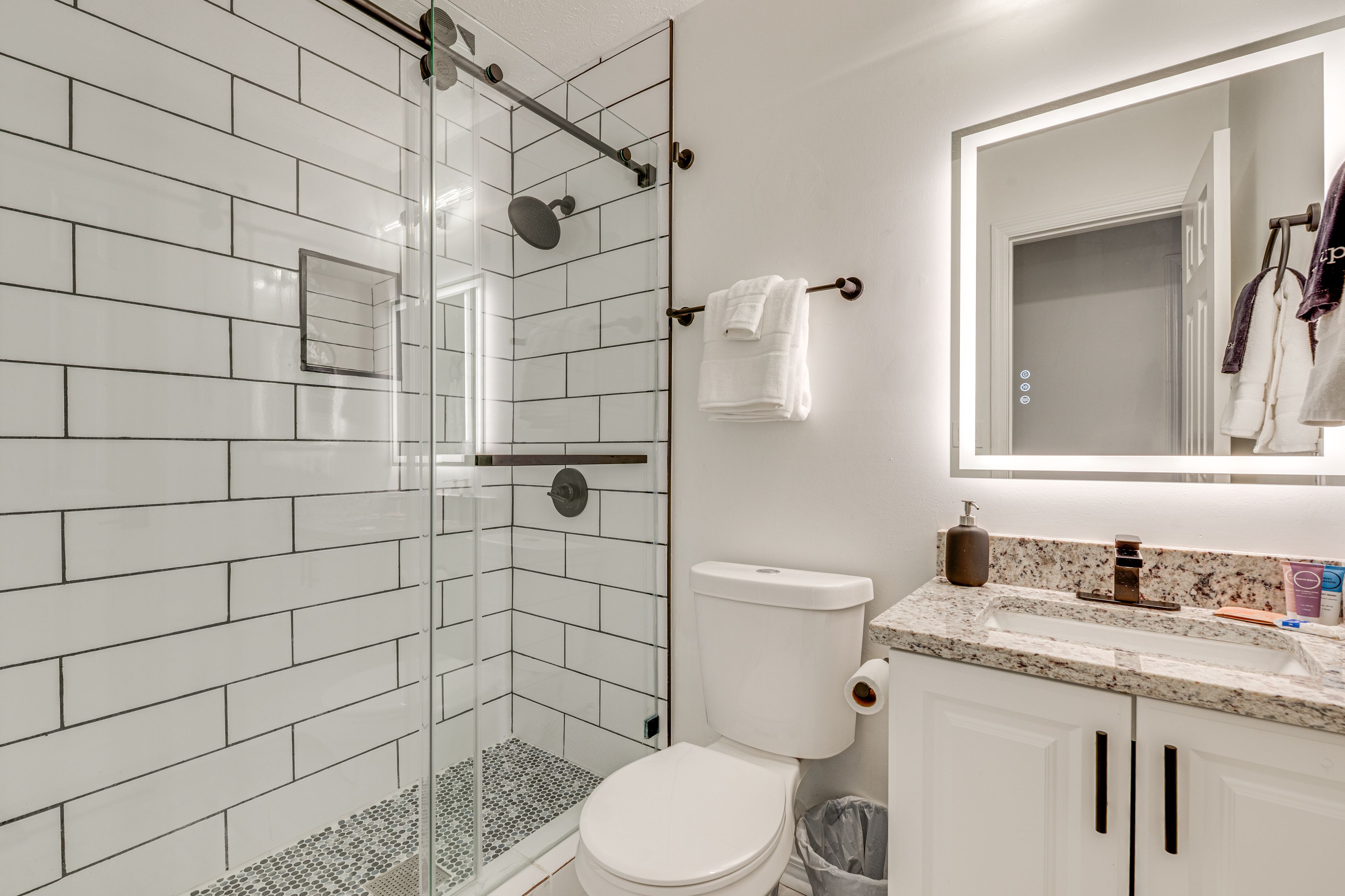 Full Bathroom | Upper Level | Complimentary Toiletries