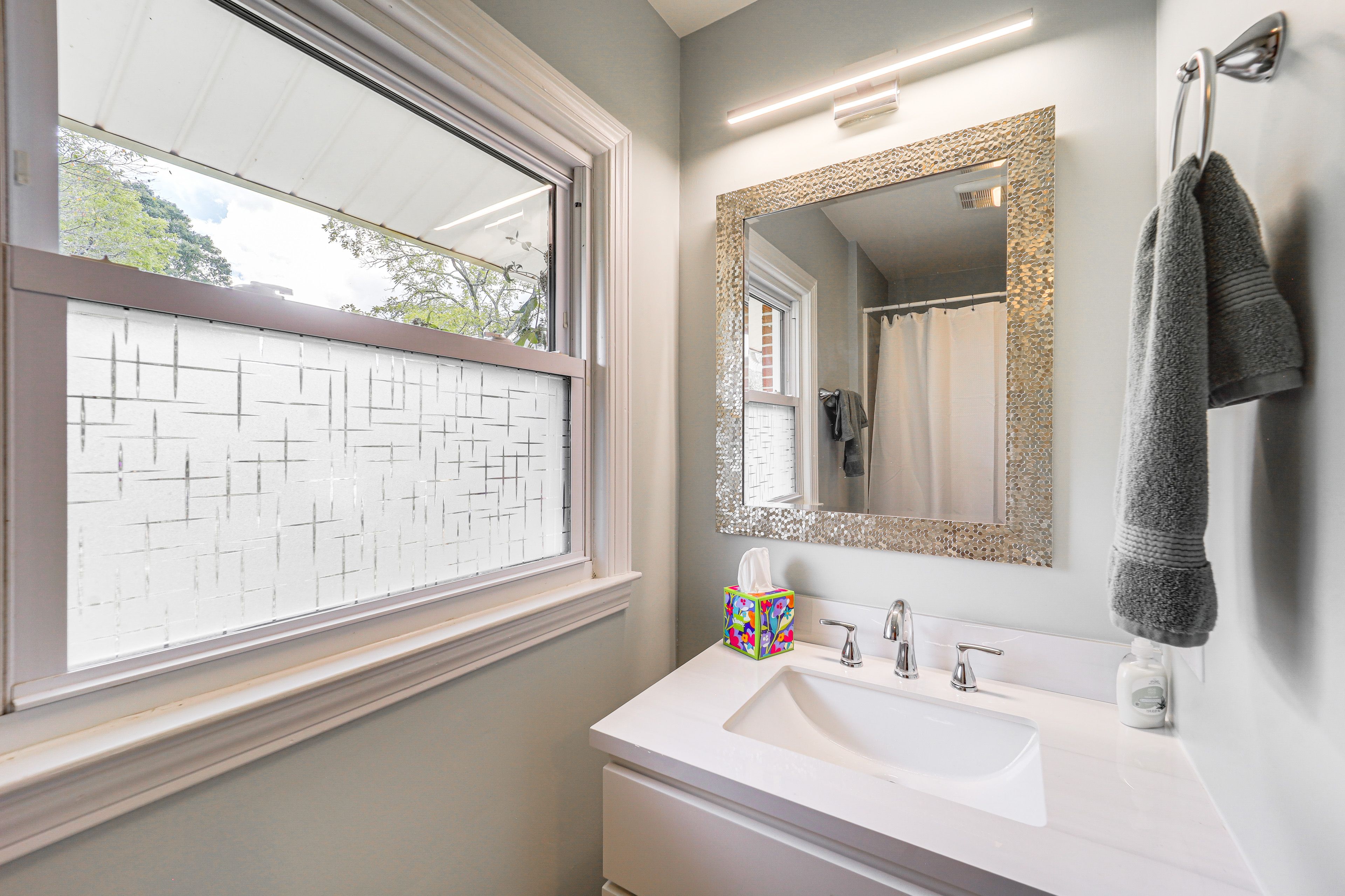 Full Bathroom | Towels Provided